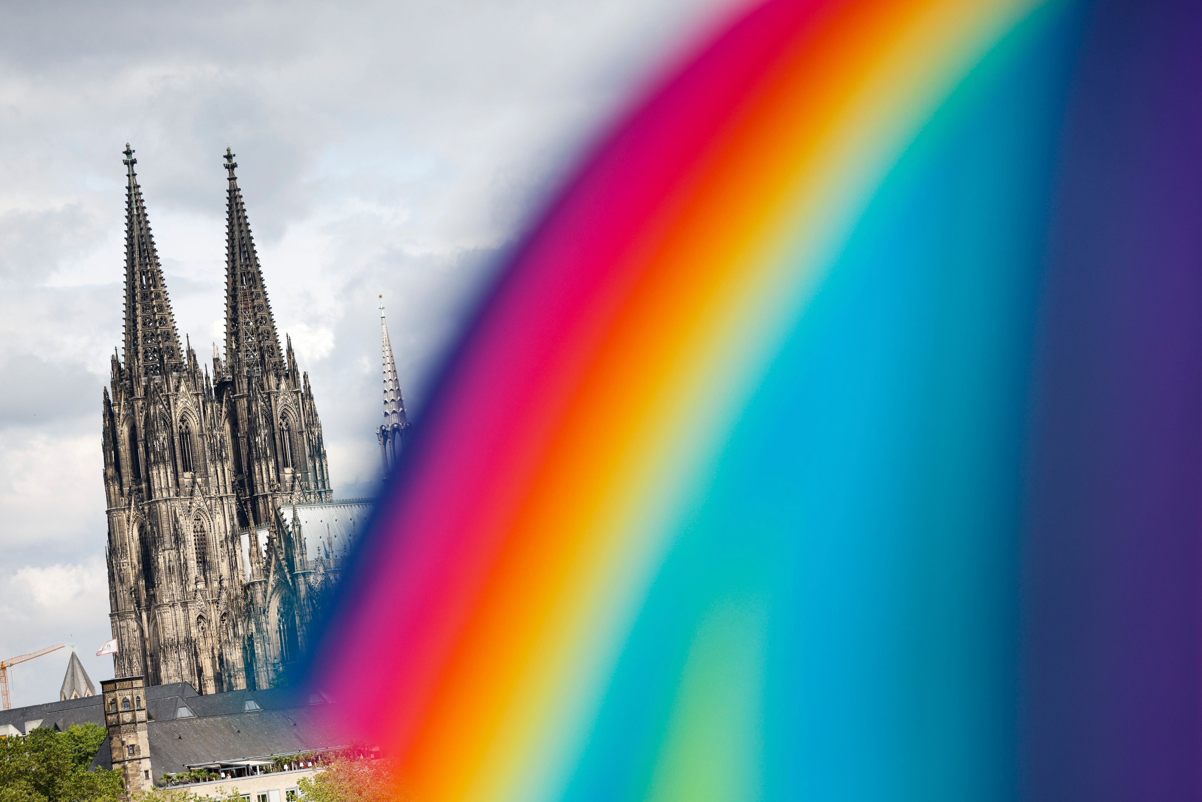 Nach dem Anschlag auf den Christopher Street Day in Berlin ruft die queere Community Kölns zu einer Solidaritätsdemo auf. (Archivbild)