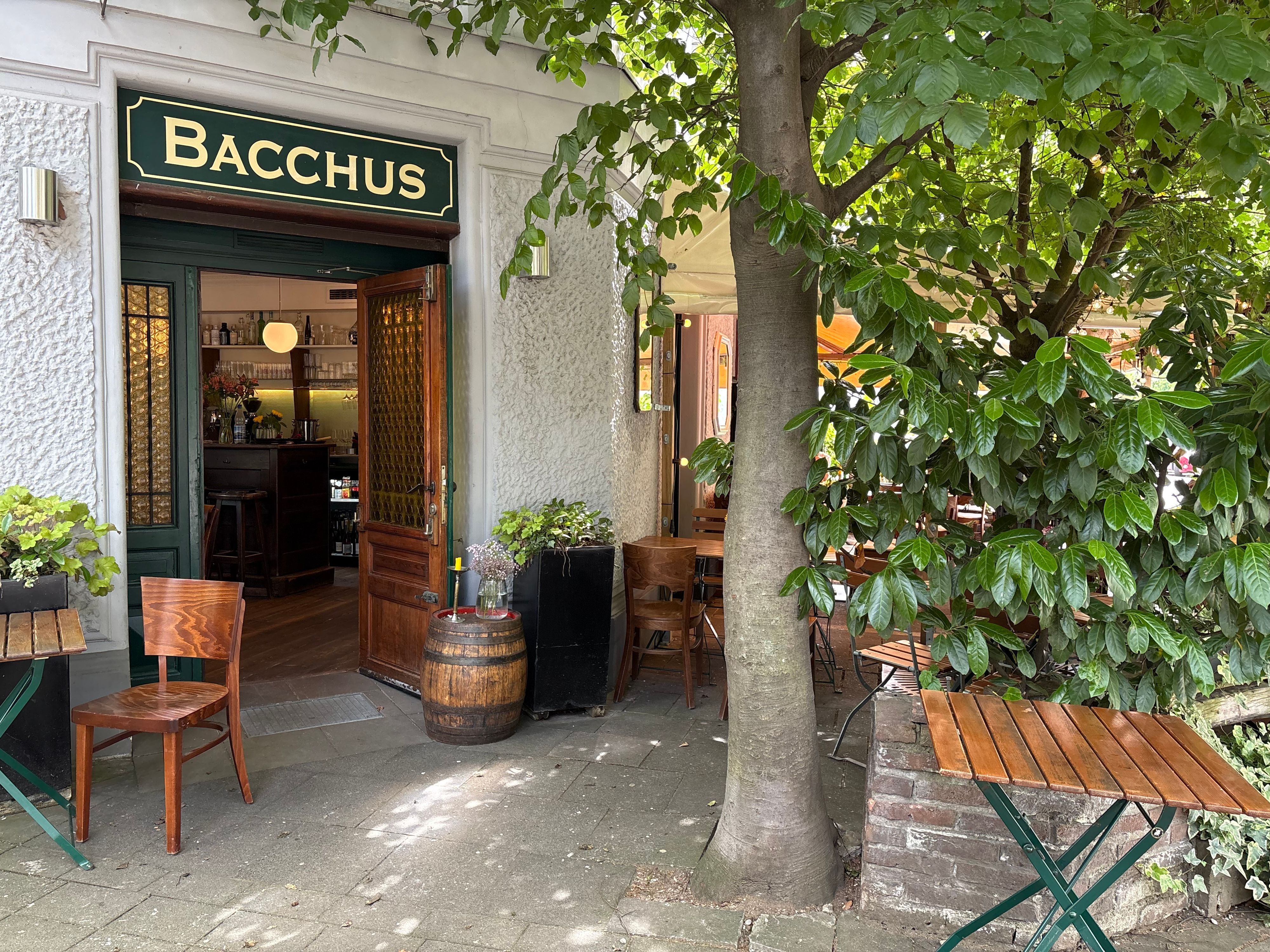 Das Bacchus am Rathenauplatz hat eine lauschige Außengastronomie.