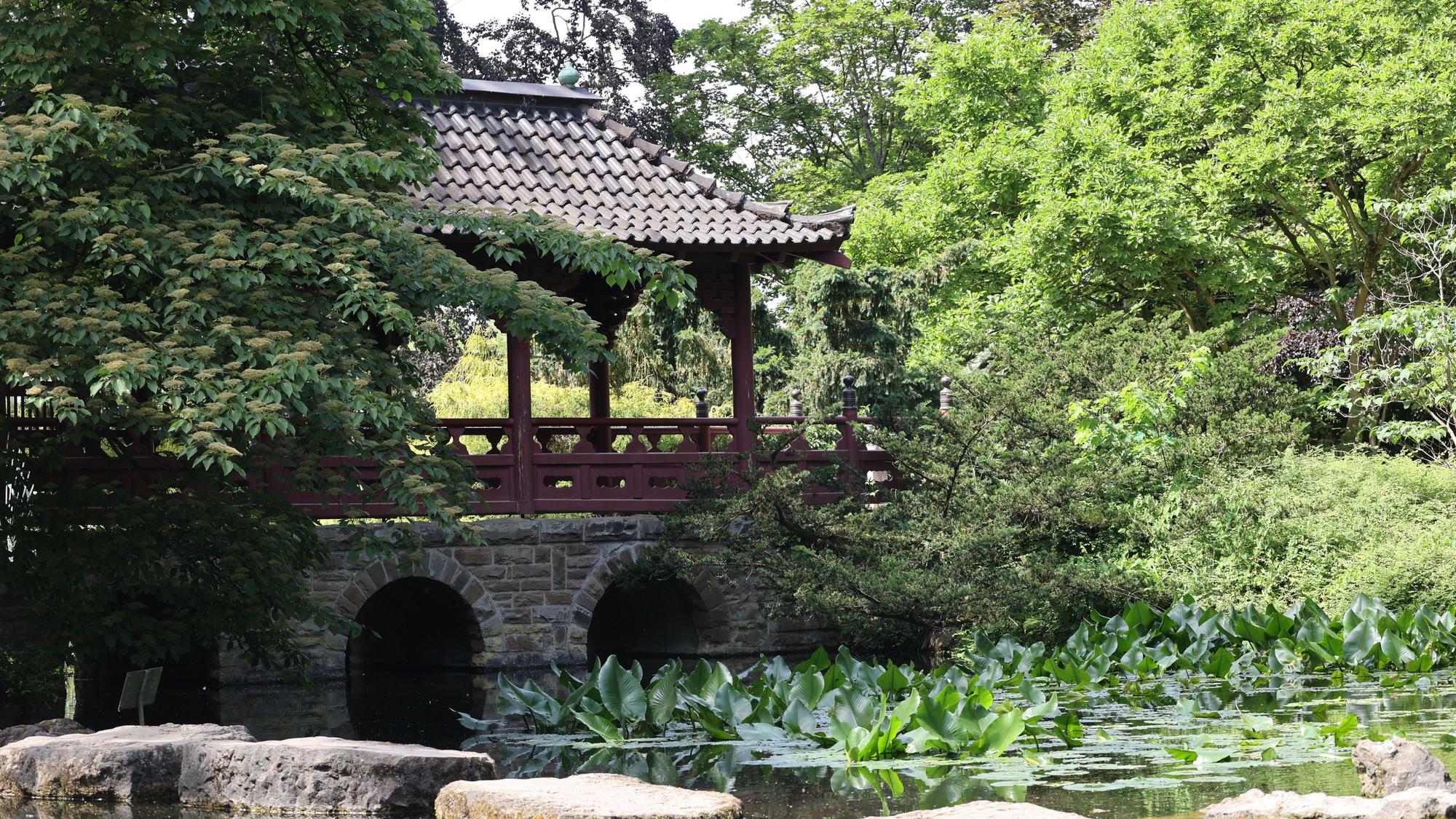 Die Mikado-Brücke wurde einer Brücke in der Tempelstadt Nikko nachempfunden.