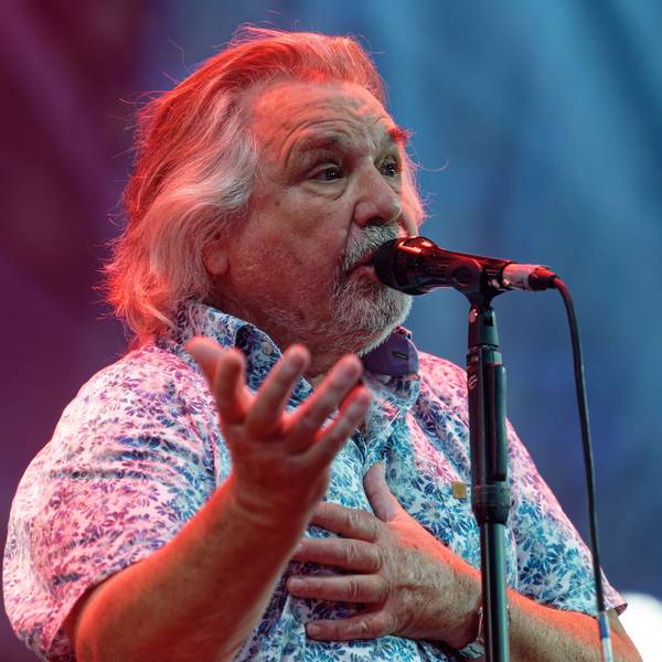 Der Sänger Tommy Engel steht beim ersten von drei Nachhol-Konzerten zum 50-jährigen Jubiläum der Band " Bläck Fööss" auf der Bühne.