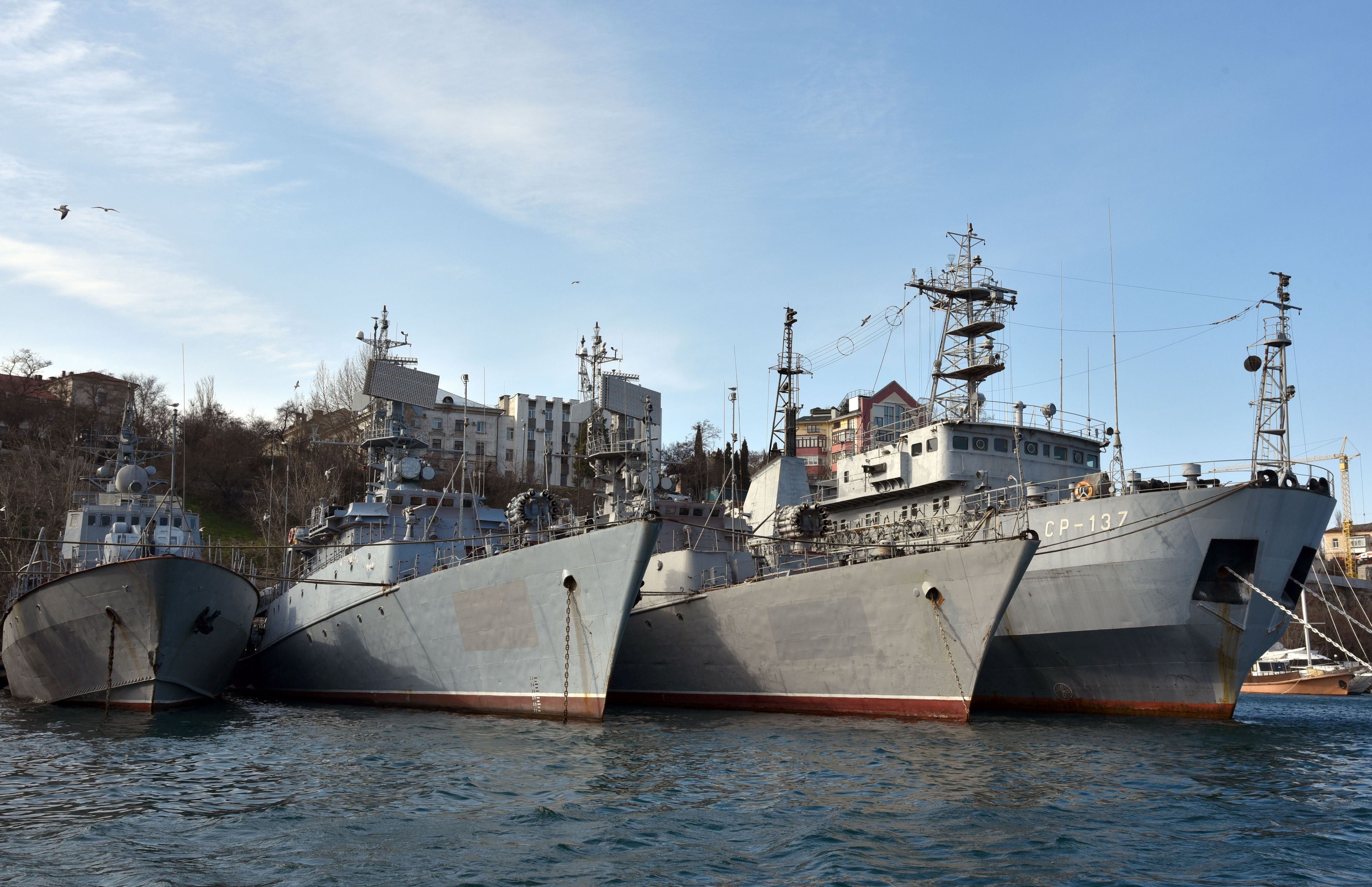 Russische Kriegsschiffe liegen in Sewastopol, dem Hafen der Schwarzmeerflotte, auf der Krim, Ukraine. (Archivbild)