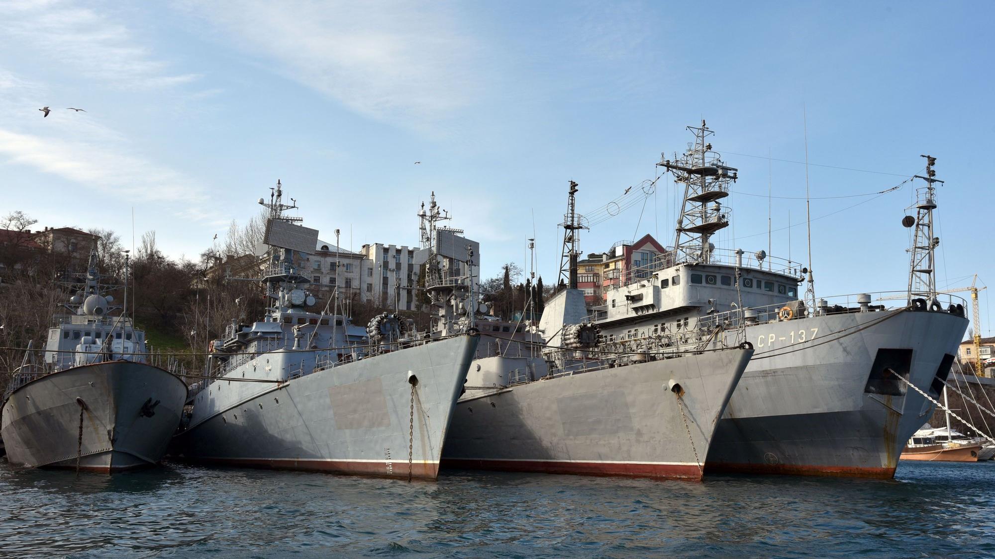 Russische Kriegsschiffe liegen in Sewastopol, dem Hafen der Schwarzmeerflotte, auf der Krim, Ukraine. (Archivbild)