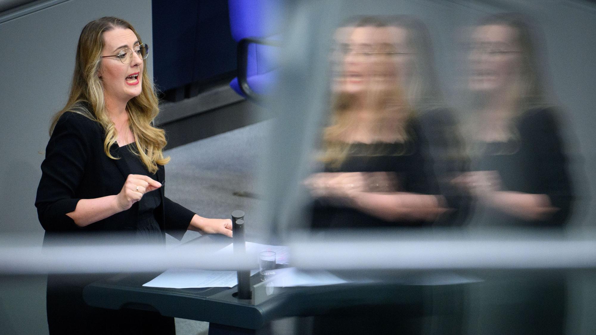 Katharina Dröge, Vorsitzende der Bundestagsfraktion von Bündnis 90/Die Grünen, spricht im Deutschen Bundestag. (Archivbild)