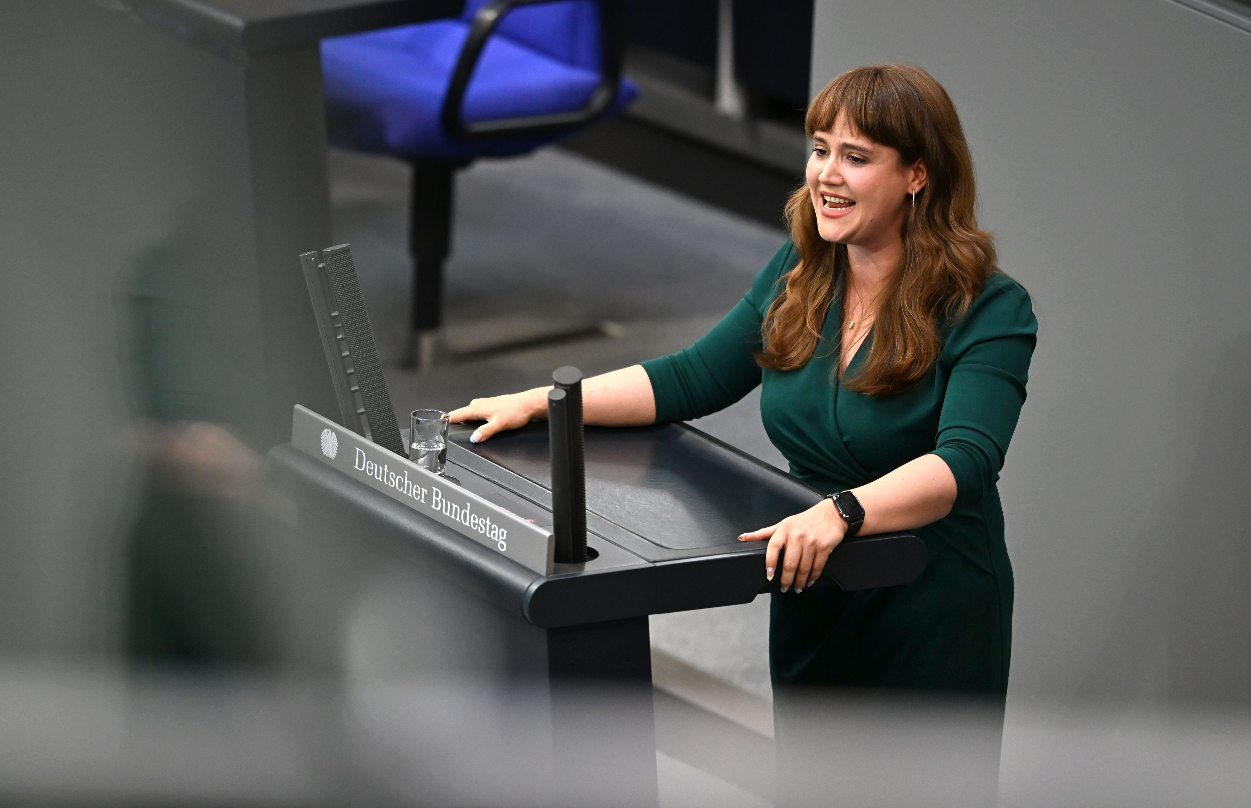 Ricarda Lang (Bündnis 90/ Die Grünen) steht am Rednerinnenpult.