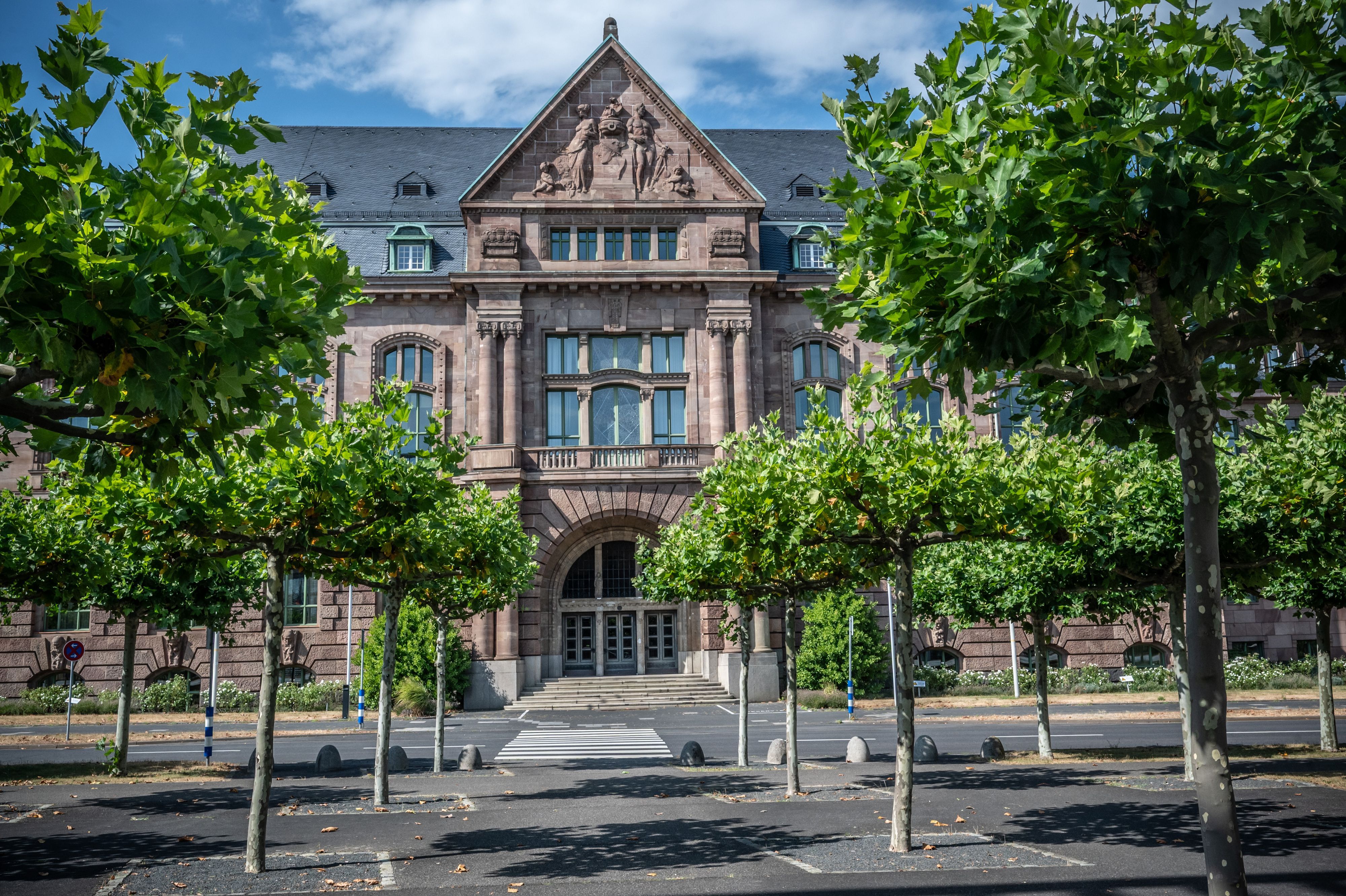 Bayer: Q 26 an der Kaiser-Wilhelm-Allee steht leer und ist mit einer Kette gesichert. Bild: Ralf Krieger