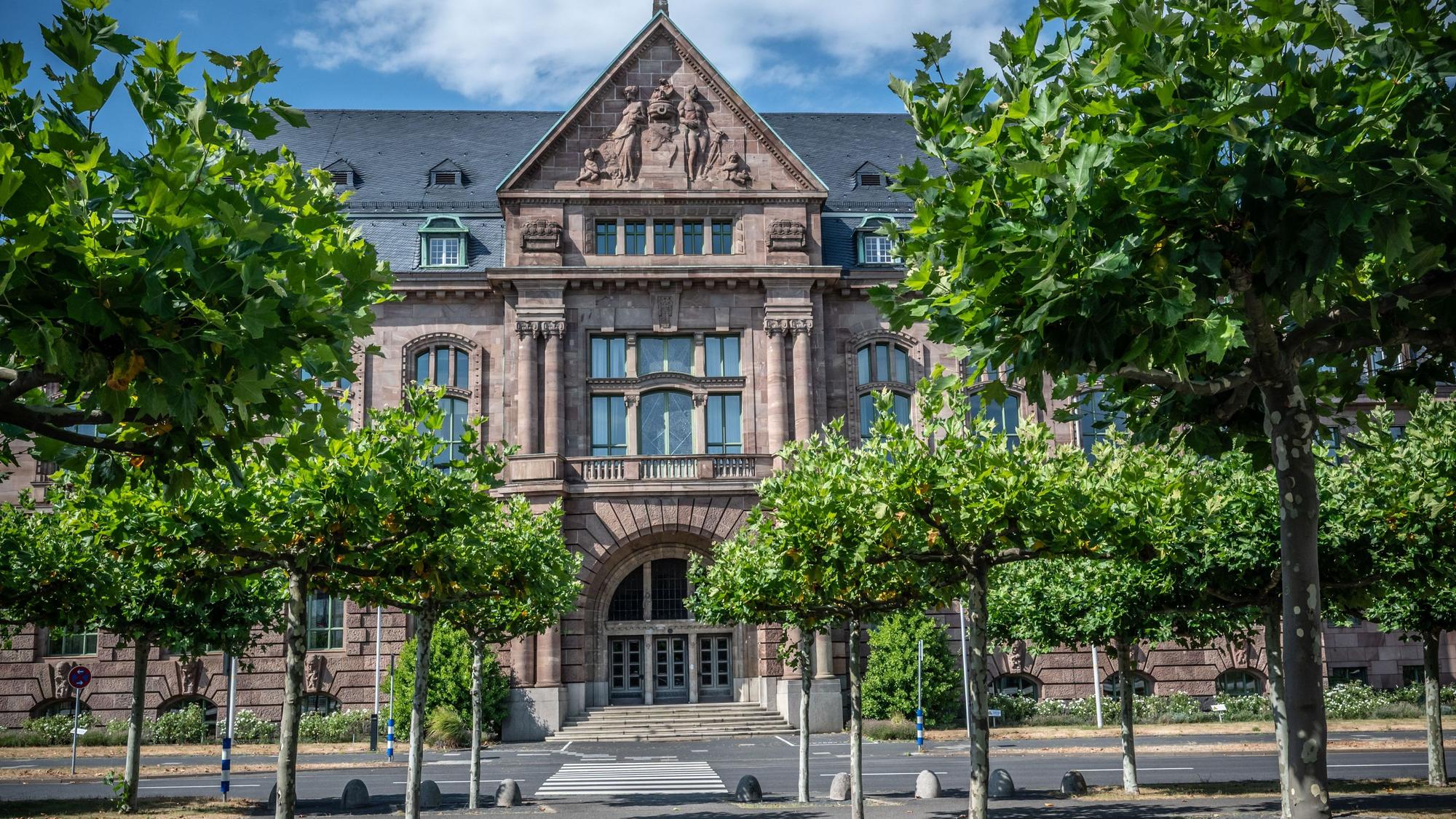 Bayer: Q 26 an der Kaiser-Wilhelm-Allee steht leer und ist mit einer Kette gesichert. Bild: Ralf Krieger