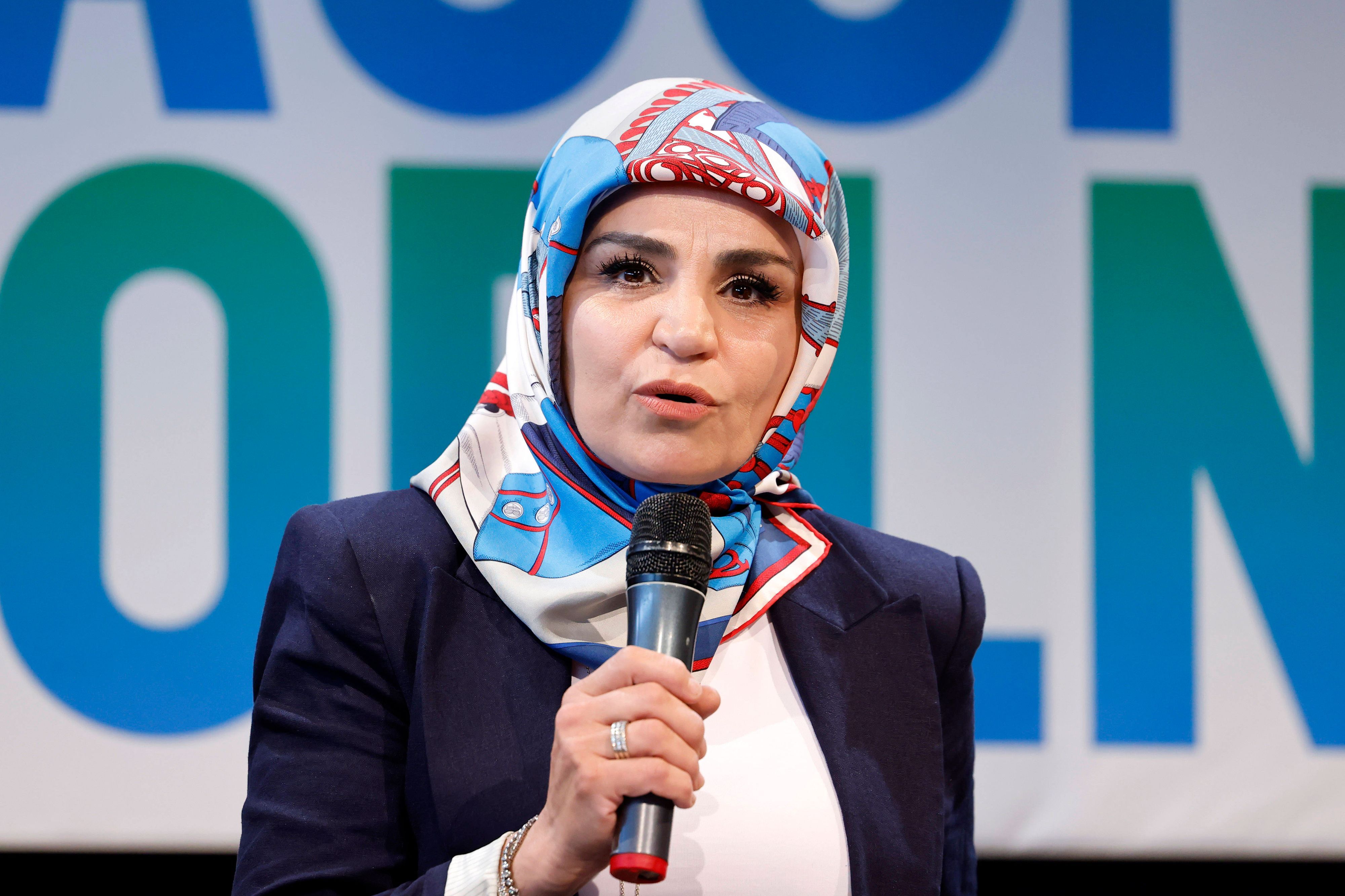 Geschäftsfrau Meral Sahin, Vorsitzende der IG-Keupstraße, bei der Pressekonferenz zum Programm zum Gedenken und dem Kulturfest Birlikte zum 20. Jahrestag des Nagelbombenanschlags auf der Keupstraße im Schauspiel im Depot. Köln, 22.05.2024 NRW Deutschland *** Businesswoman Meral Sahin, Chairwoman of IG Keupstraße, at the press conference on the program for the commemoration and cultural festival Birlikte on the 20th anniversary of the nail bomb attack on Keupstraße at the Schauspiel im Depot Cologne, 22 05 2024 NRW Germany Copyright: xChristophxHardtx