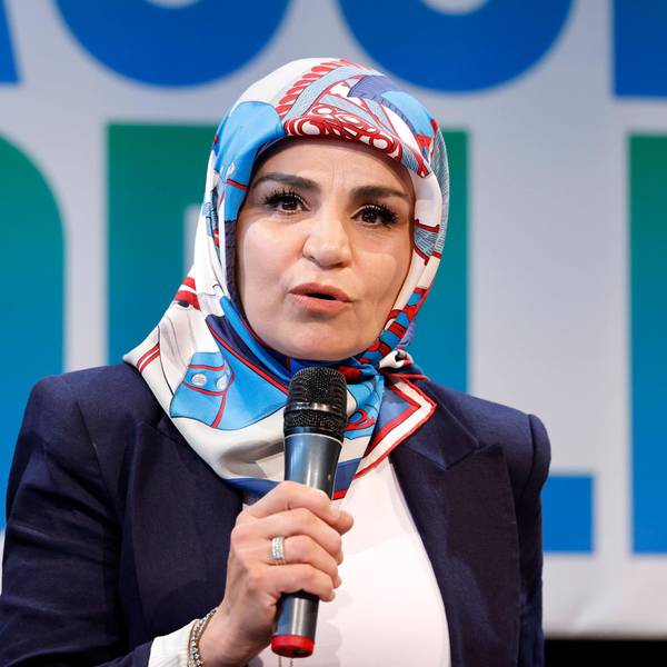 Geschäftsfrau Meral Sahin, Vorsitzende der IG-Keupstraße, bei der Pressekonferenz zum Programm zum Gedenken und dem Kulturfest Birlikte zum 20. Jahrestag des Nagelbombenanschlags auf der Keupstraße im Schauspiel im Depot. Köln, 22.05.2024 NRW Deutschland *** Businesswoman Meral Sahin, Chairwoman of IG Keupstraße, at the press conference on the program for the commemoration and cultural festival Birlikte on the 20th anniversary of the nail bomb attack on Keupstraße at the Schauspiel im Depot Cologne, 22 05 2024 NRW Germany Copyright: xChristophxHardtx