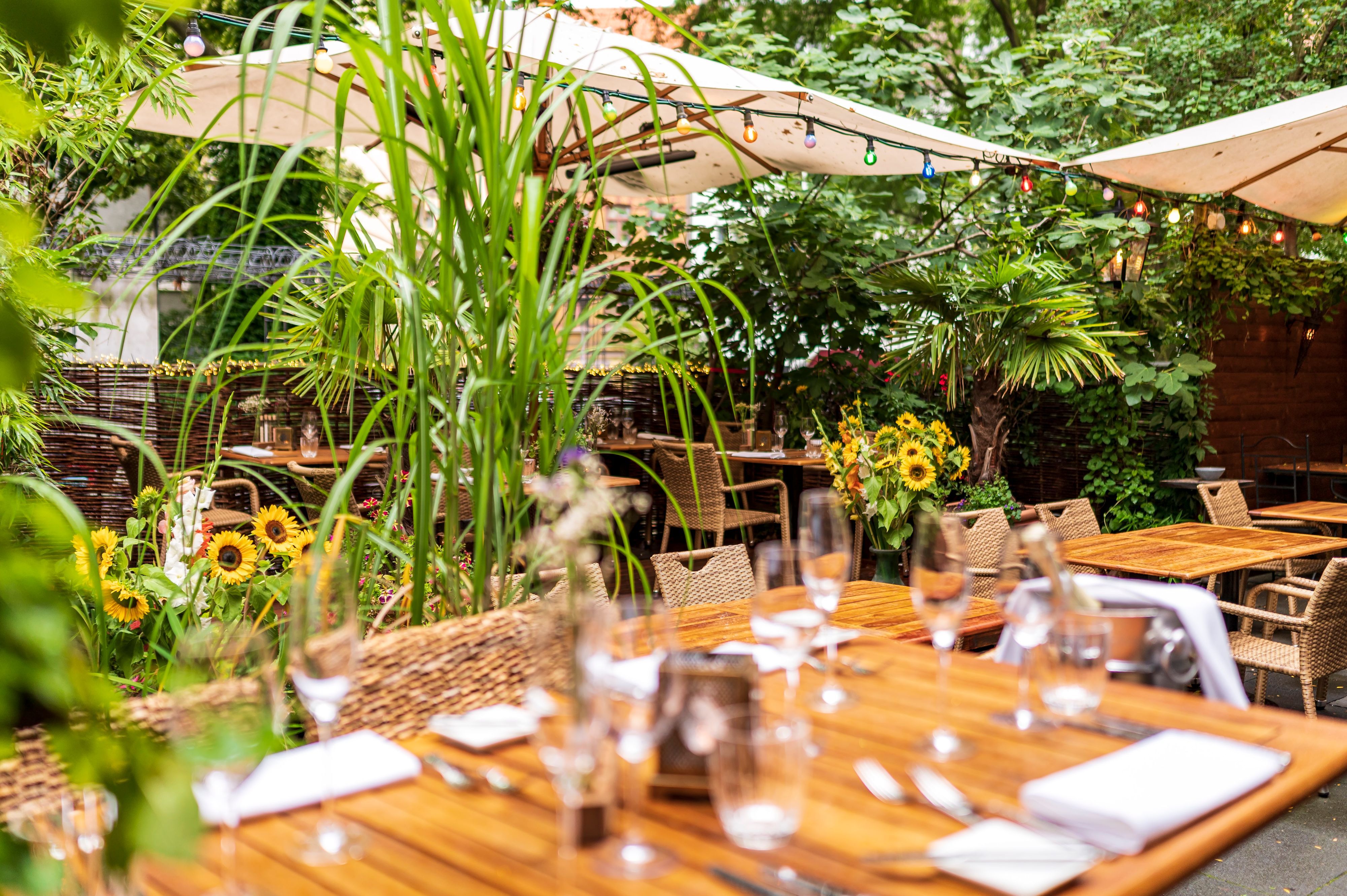Die Terrasse des Restaurants Maison Blue.