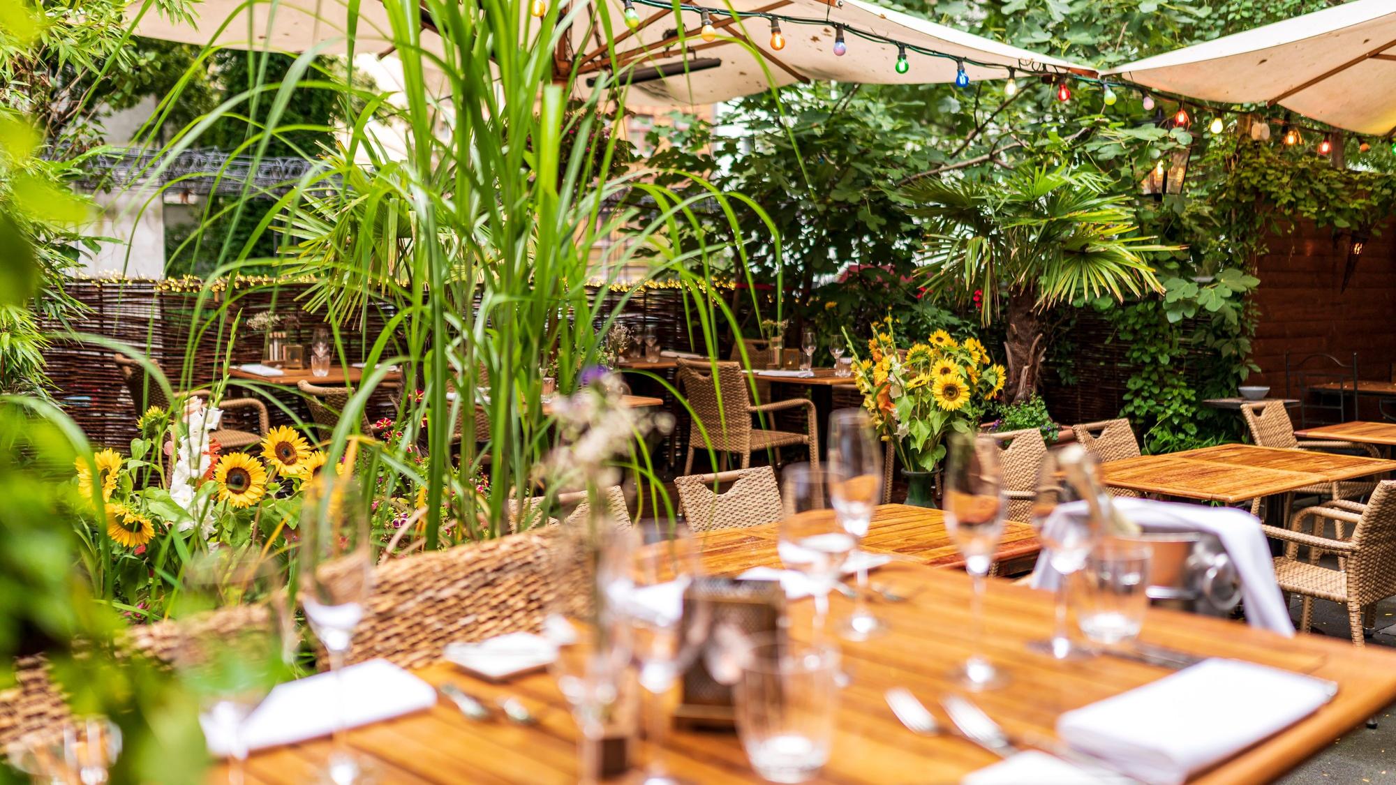Die Terrasse des Restaurants Maison Blue.