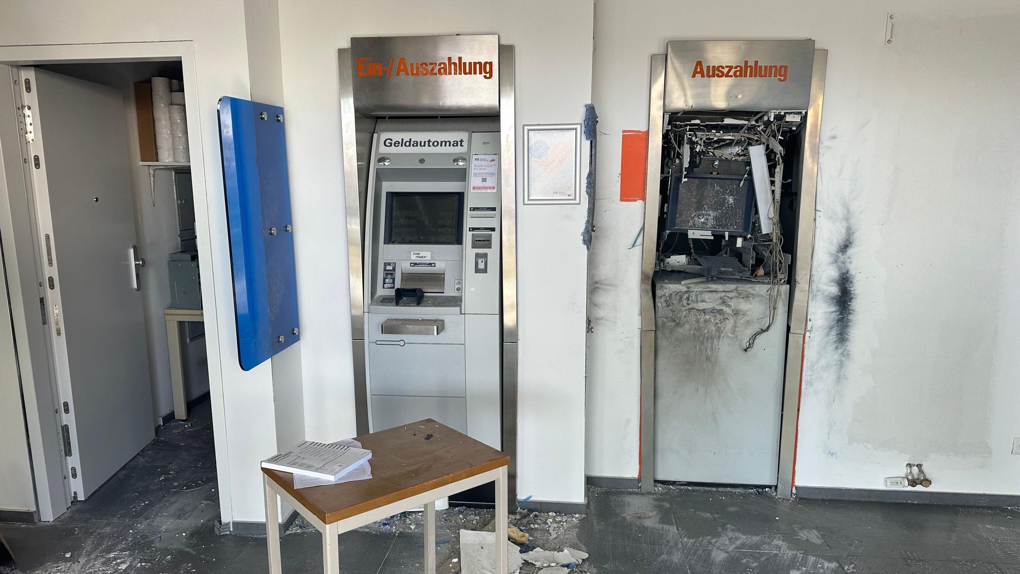 In den Morgenstuden des 5. August 2026 wurde ein Geldautomat der Volksbank Köln-Bonn gesprengt.