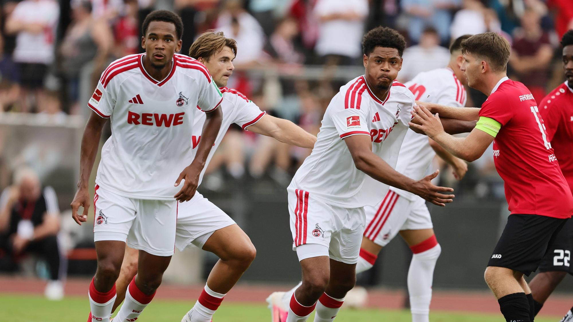 Yannick Mausehund (r.) und Youssoupha Niang im Testspiel gegen Rheinsüd.