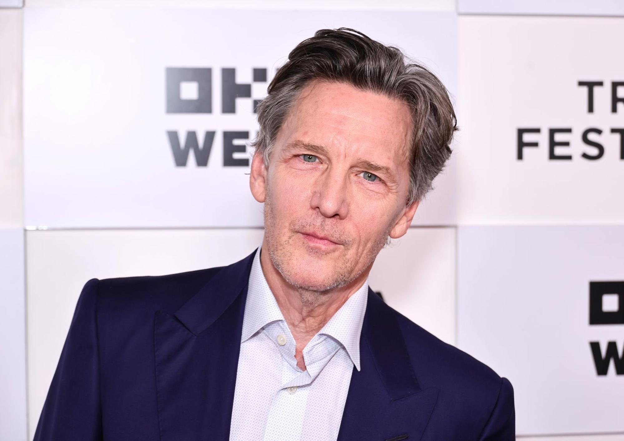 Aus dem einstigen „Brat Pack“-“Mitglied“ Andrew McCarthy ist ein oft besetzter Serien-Gaststar geworden. (Bild: 2024 Getty Images/Theo Wargo)