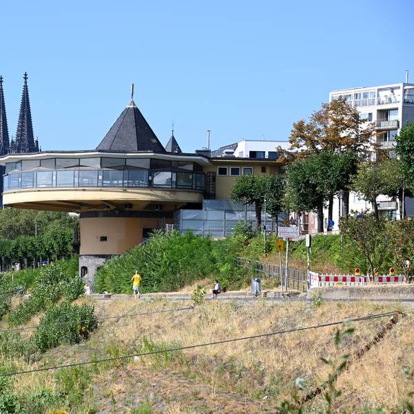 Die Bastei am Konrad-Adenauer-Ufer direkt am Rheinufer.