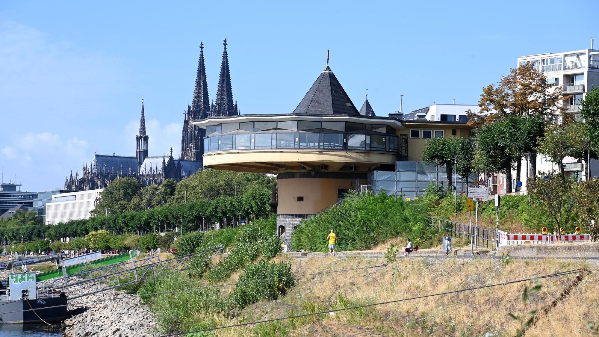 Die Bastei am Konrad-Adenauer-Ufer direkt am Rheinufer.