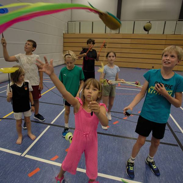 Die Kinder treten am Freitag, 7. August 2026, für Großeltern, Eltern und Geschwister in Wipperfürths Alter Drahtzieherei auf.