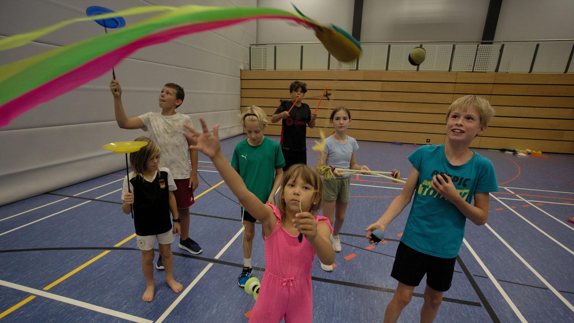 Die Kinder treten am Freitag, 7. August 2026, für Großeltern, Eltern und Geschwister in Wipperfürths Alter Drahtzieherei auf.