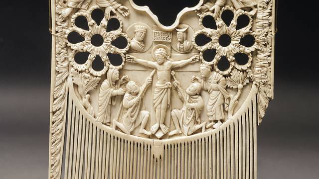 Der sogenannte Kamm des Heiligen Heribert, Metz, 851/900, Relief & Kamm, Angewandte Kunst & Skulptur, Elfenbein, 19,5 x 12,3 cm;