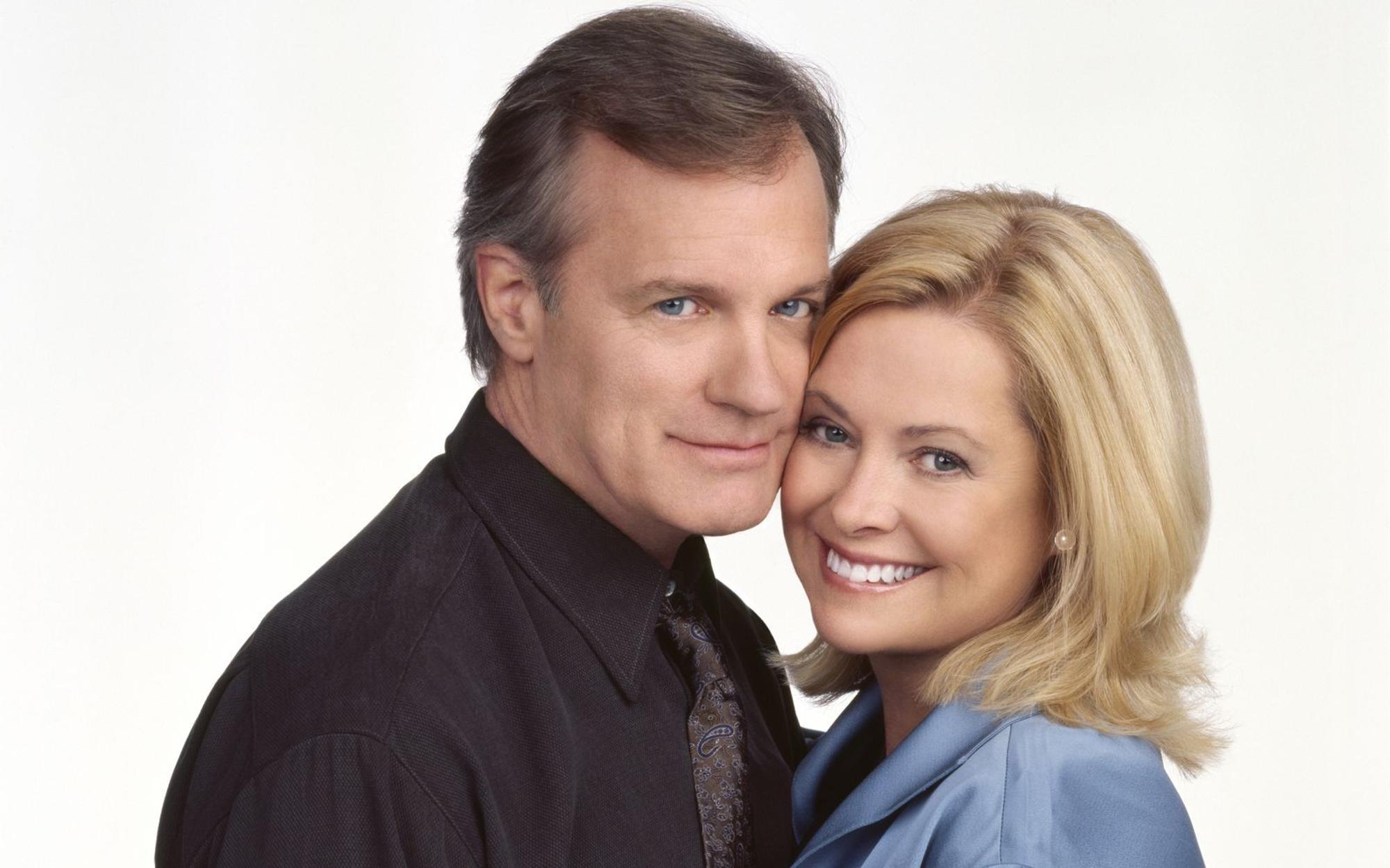 In mehr als 240 Folgen von „Eine himmlische Familie“ spielte Catherine Hicks (Bild, mit Stephen Collins) die liebevolle Mutter Annie, am 6. August feiert sie ihren 75. Geburtstag. (Bild: CBS)