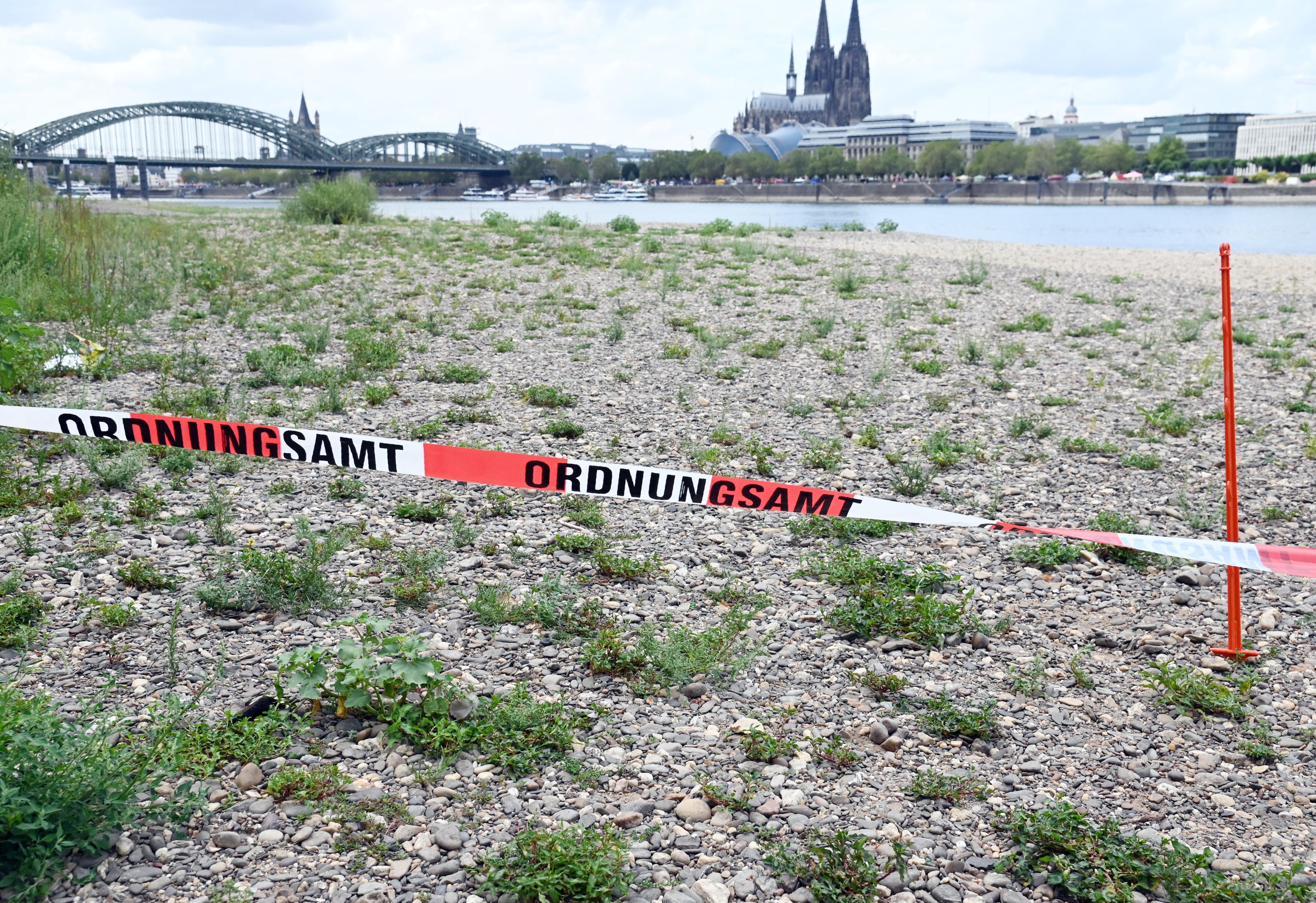 Im Rhein in Köln-Deutz ist ein Blindgänger gefunden worden, der am Donnerstag (6. August) entschärft werden muss.