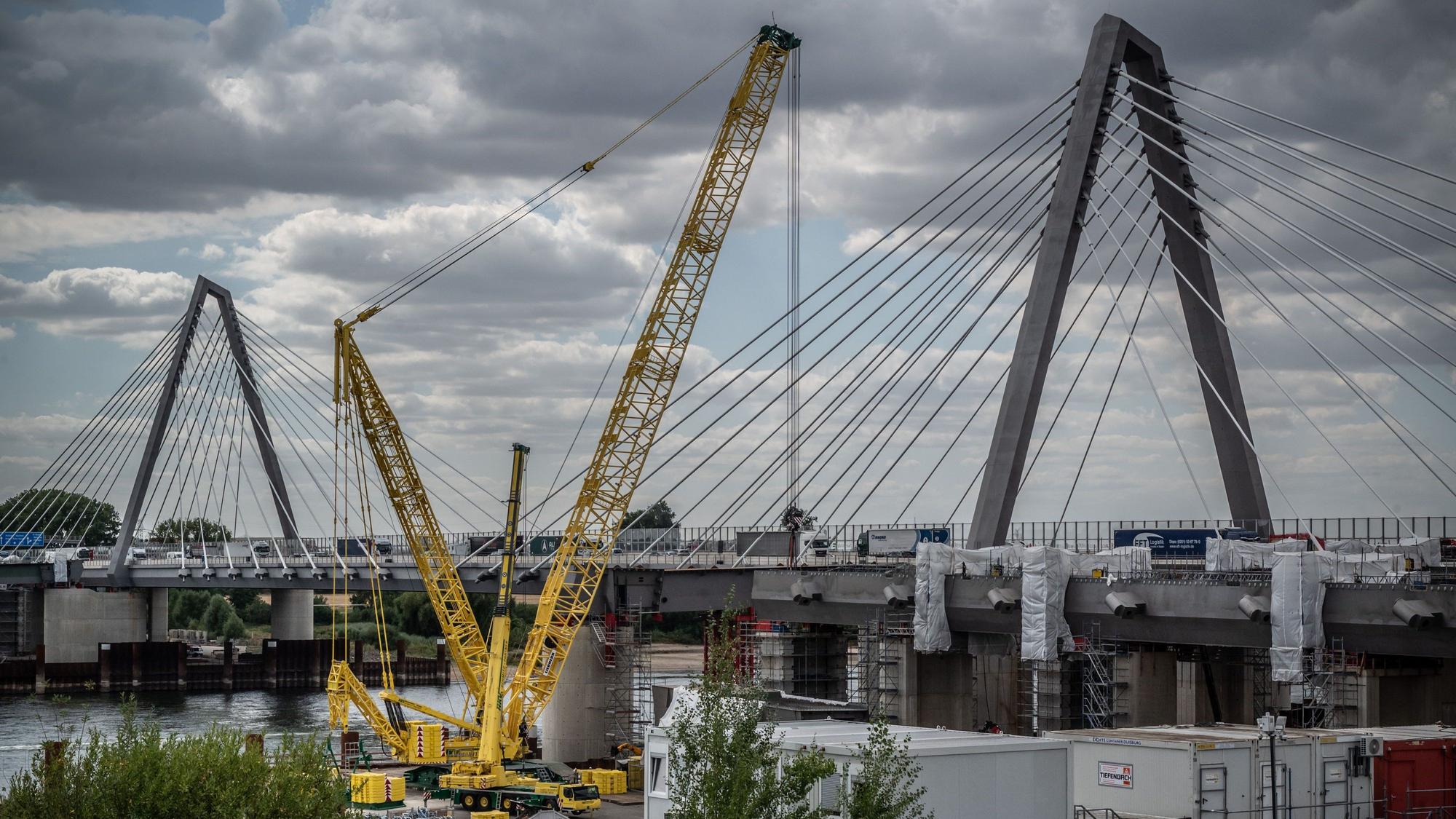 A1 Leverkusener Brücke im bau. Rheinbrücke Autobahn Bild: Ralf Krieger