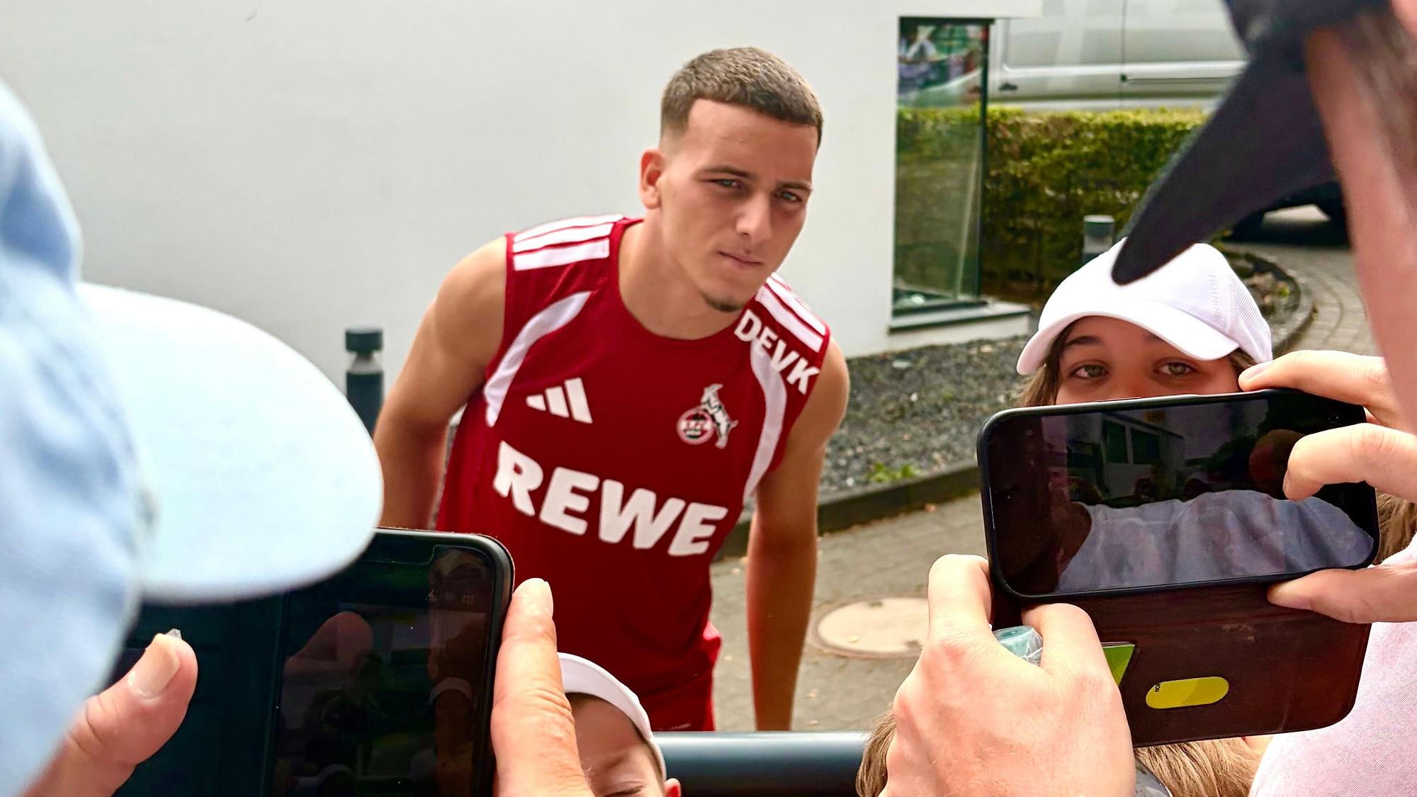 Said El Mala erfüllt am Geißbockheim die Wünsche der Fans des 1. FC Köln