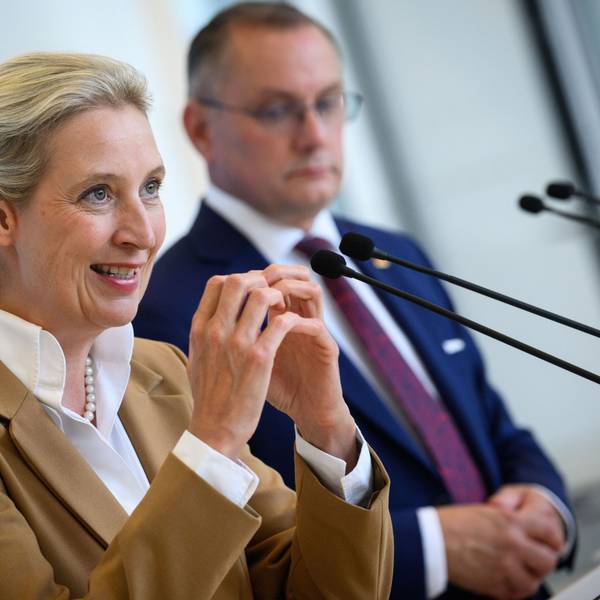 Alice Weidel (l.) und Tino Chrupalla, die Vorsitzenden der AfD-Bundestagsfraktion, bei einer Pressekonferenz. (Archivbild)