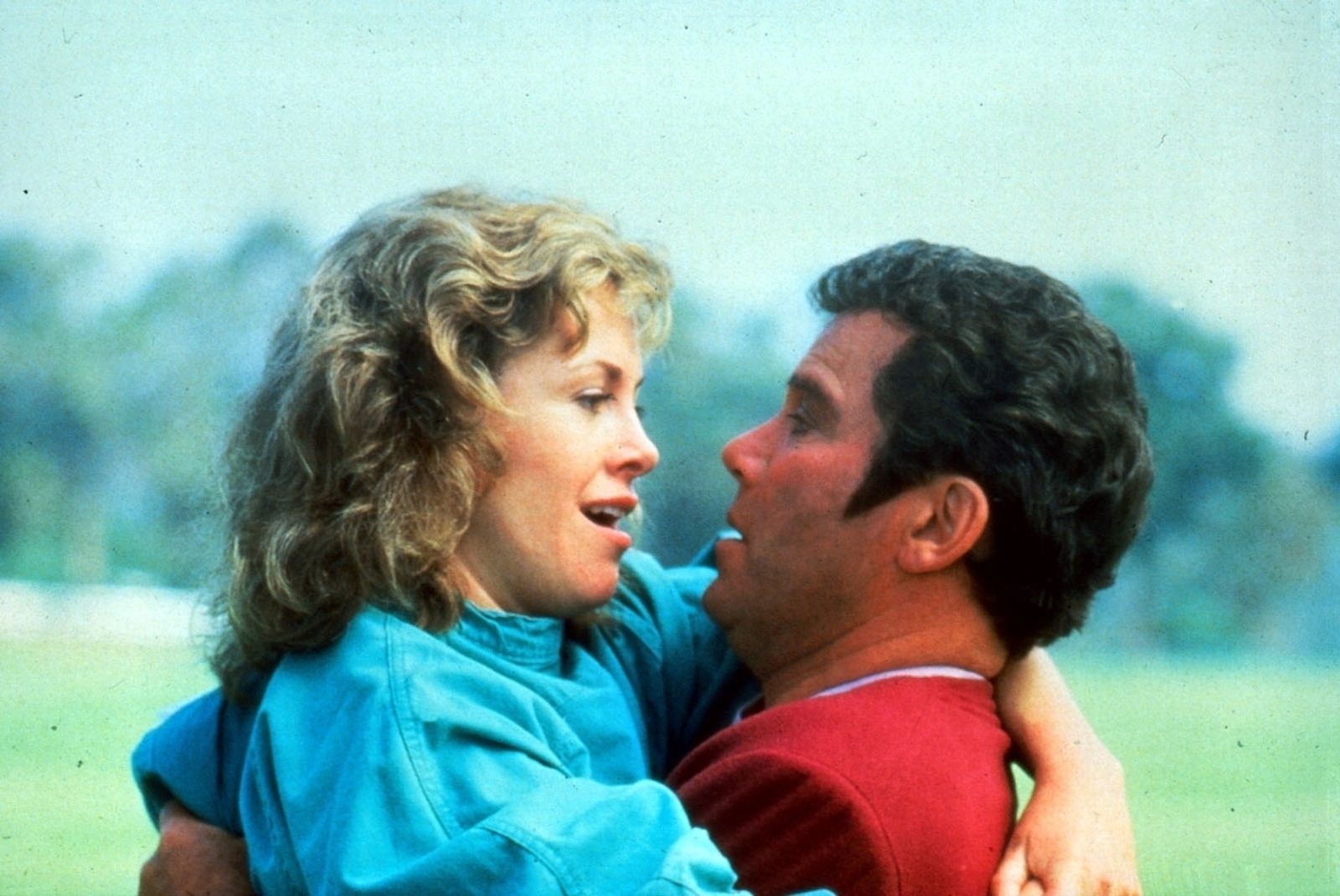 In „Star Trek IV: Zurück in die Gegenwart“ (1986) spielte Catherine Hicks eine Meeresbiologin aus dem 20. Jahrhundert, die das Herz von Captain Kirk (William Shatner) erobert. (Bild: kabel eins / Paramount Pictures)