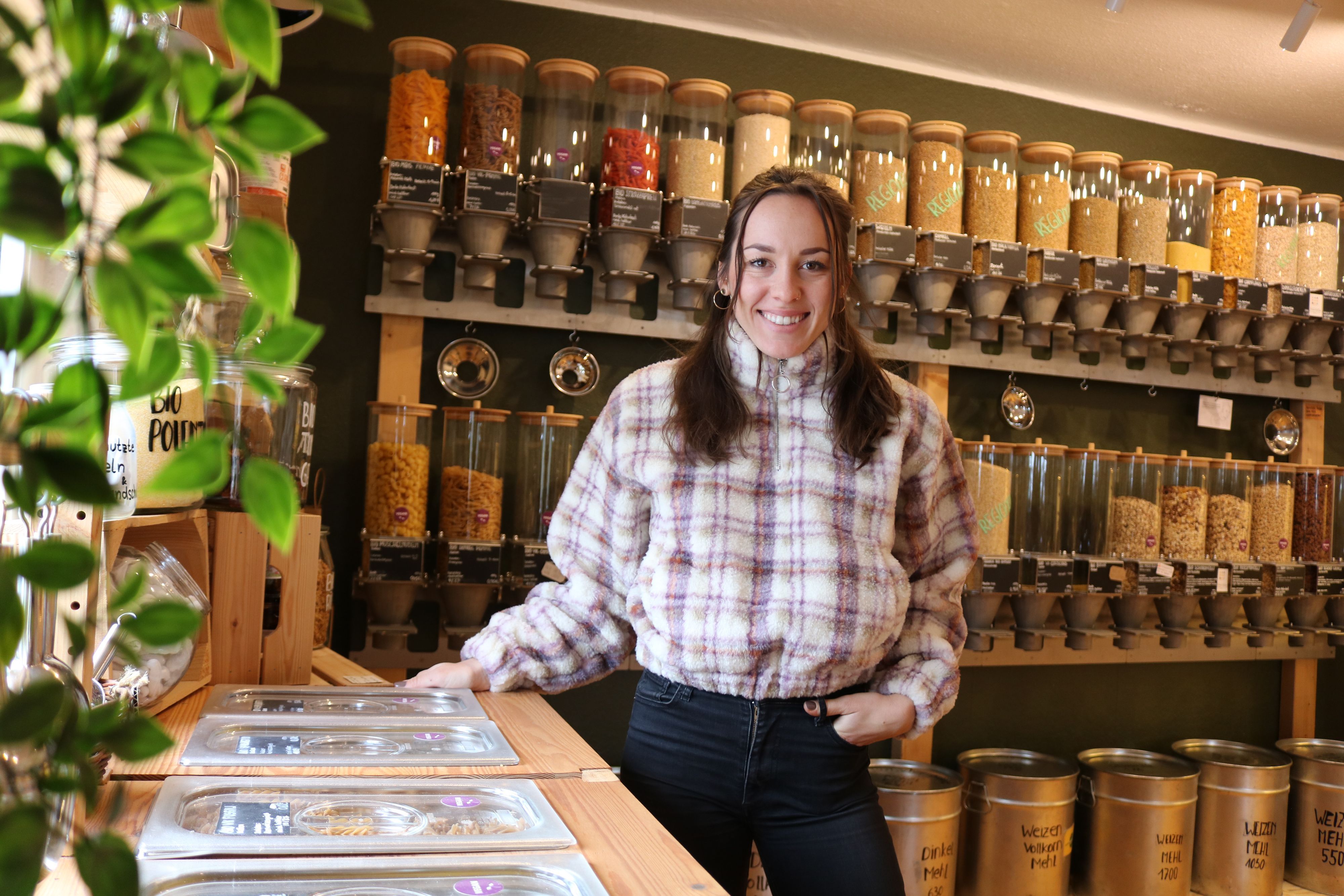 Lea Bockem hat vor fünf Jahren den Unverpackt-Laden in Seelscheid eröffnet. nun soll der Laden als Genossenschaft weitergeführt werden.