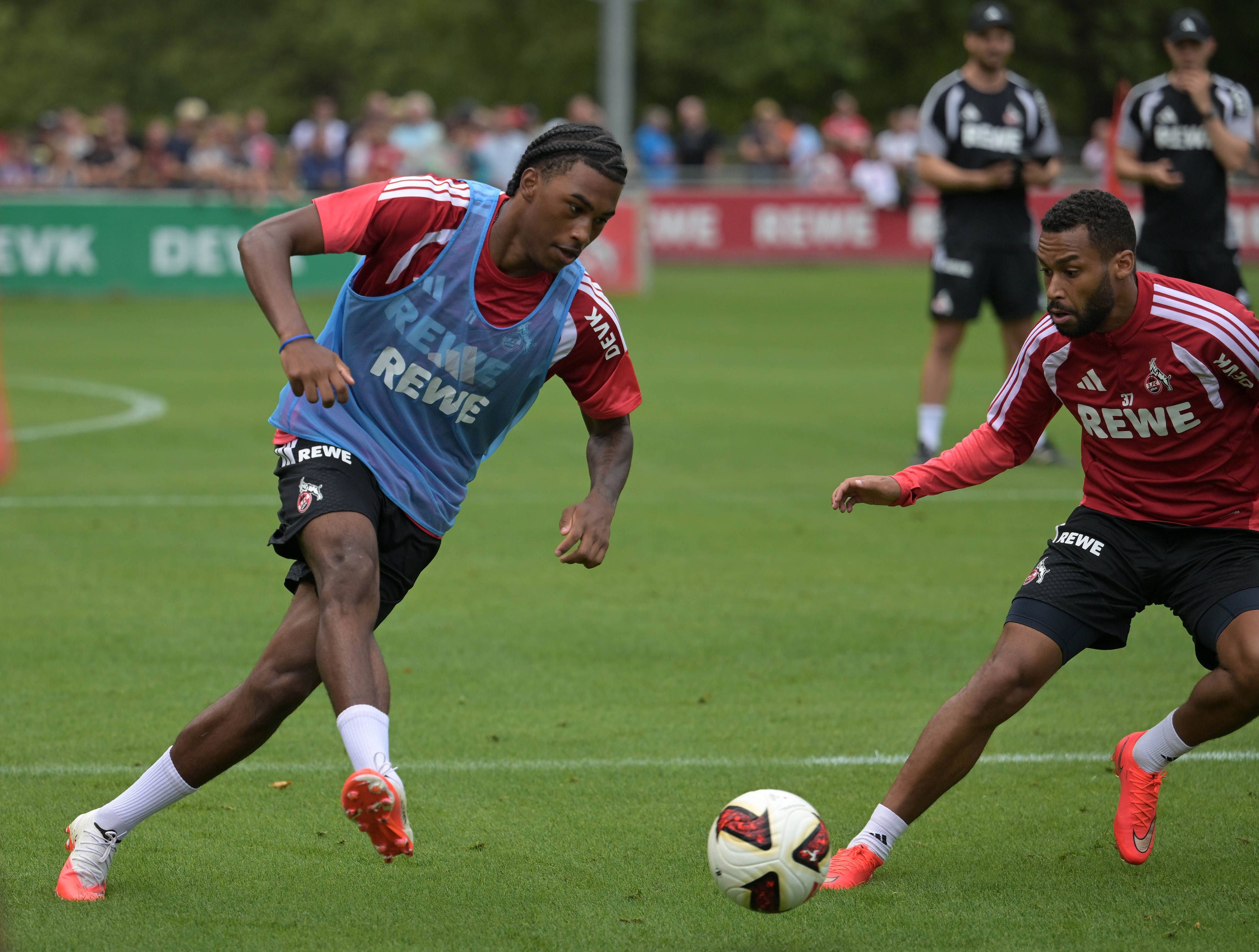 Reigan Heskey könnte die nächste große Entdeckung sein. Im Training zeigt er sich voller Einsatzfreude.
