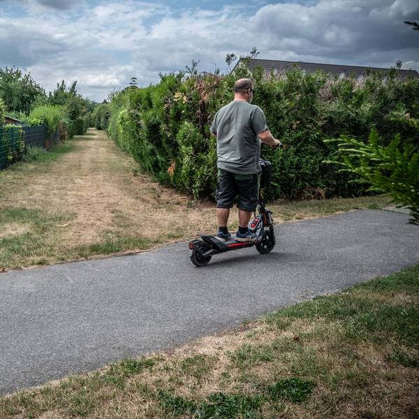 Rheindorf: Die Trasse, die für die Rad-Komfortroute freigehalten worden ist. Bild: Ralf Krieger