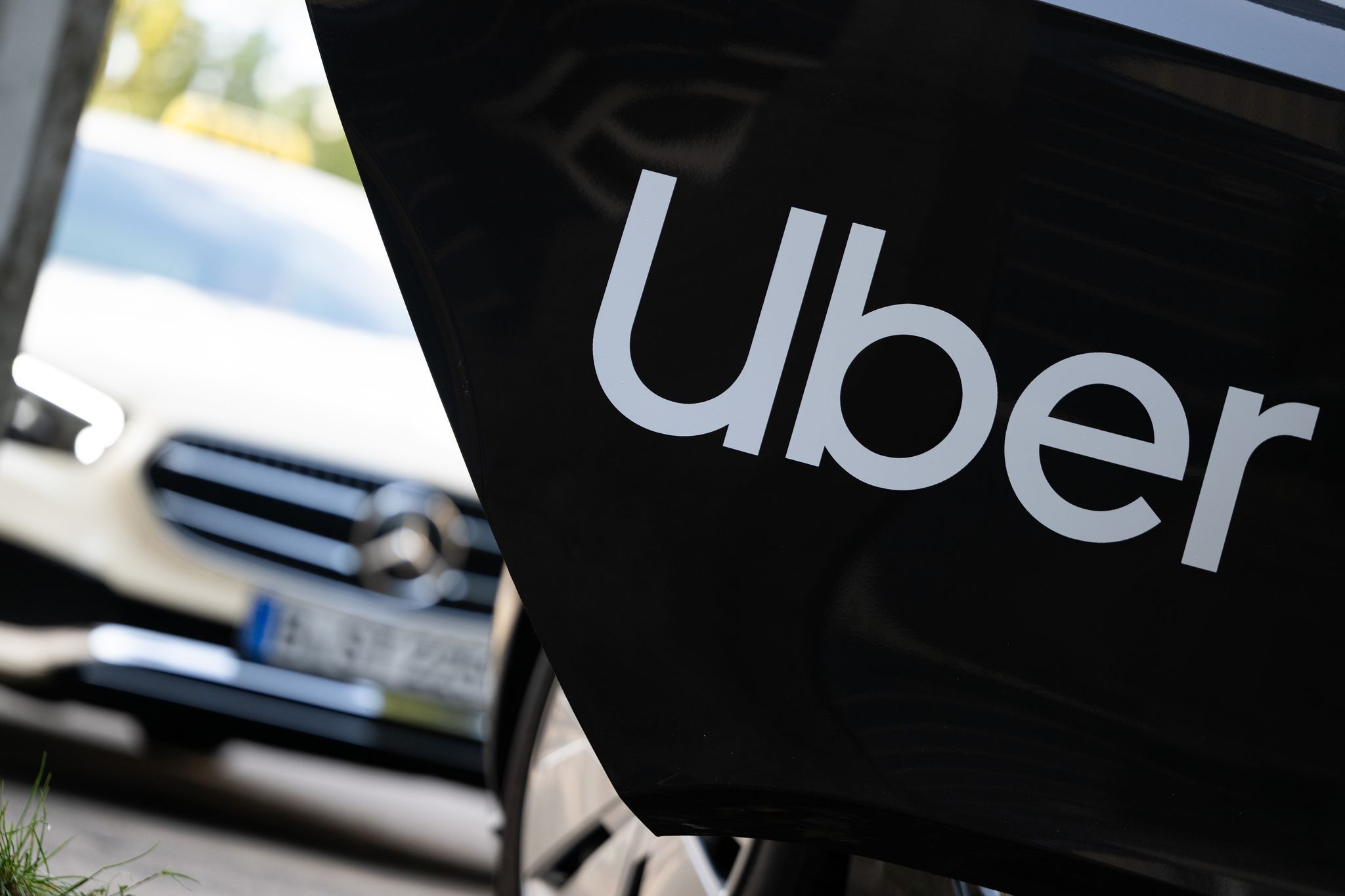 Auch in Köln gibt es Streit um die Mindestpreise für Bolt, Uber und andere Anbieter, um das Taxigewerbe zu schützen. Jetzt ist das OVG in Münster an der Reihe. (Symbolbild)