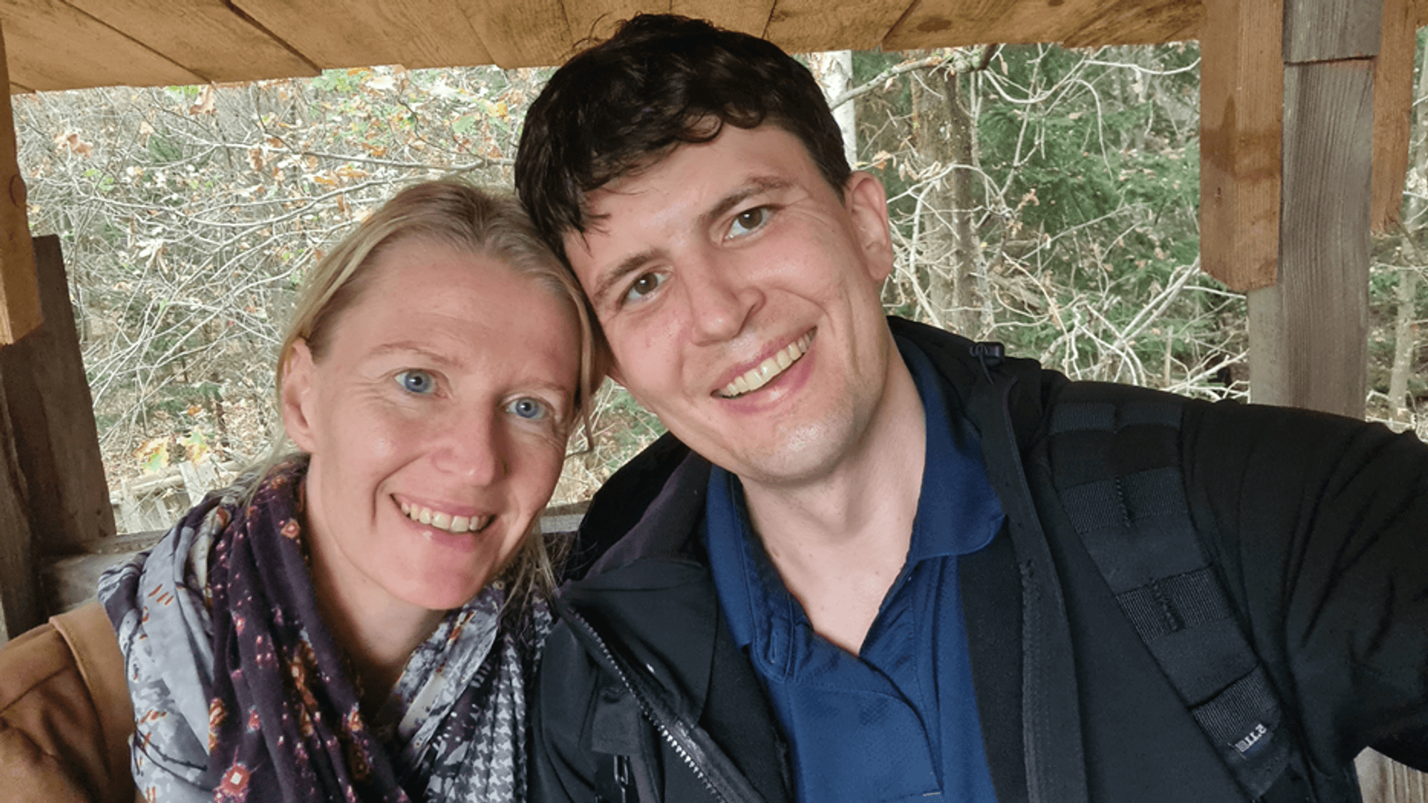 Mit diesem Foto suchte das BKA nach Vanessa Huber. Es zeigt die Vermisste gemeinsam mit ihrem Ehemann Tobias Huber.