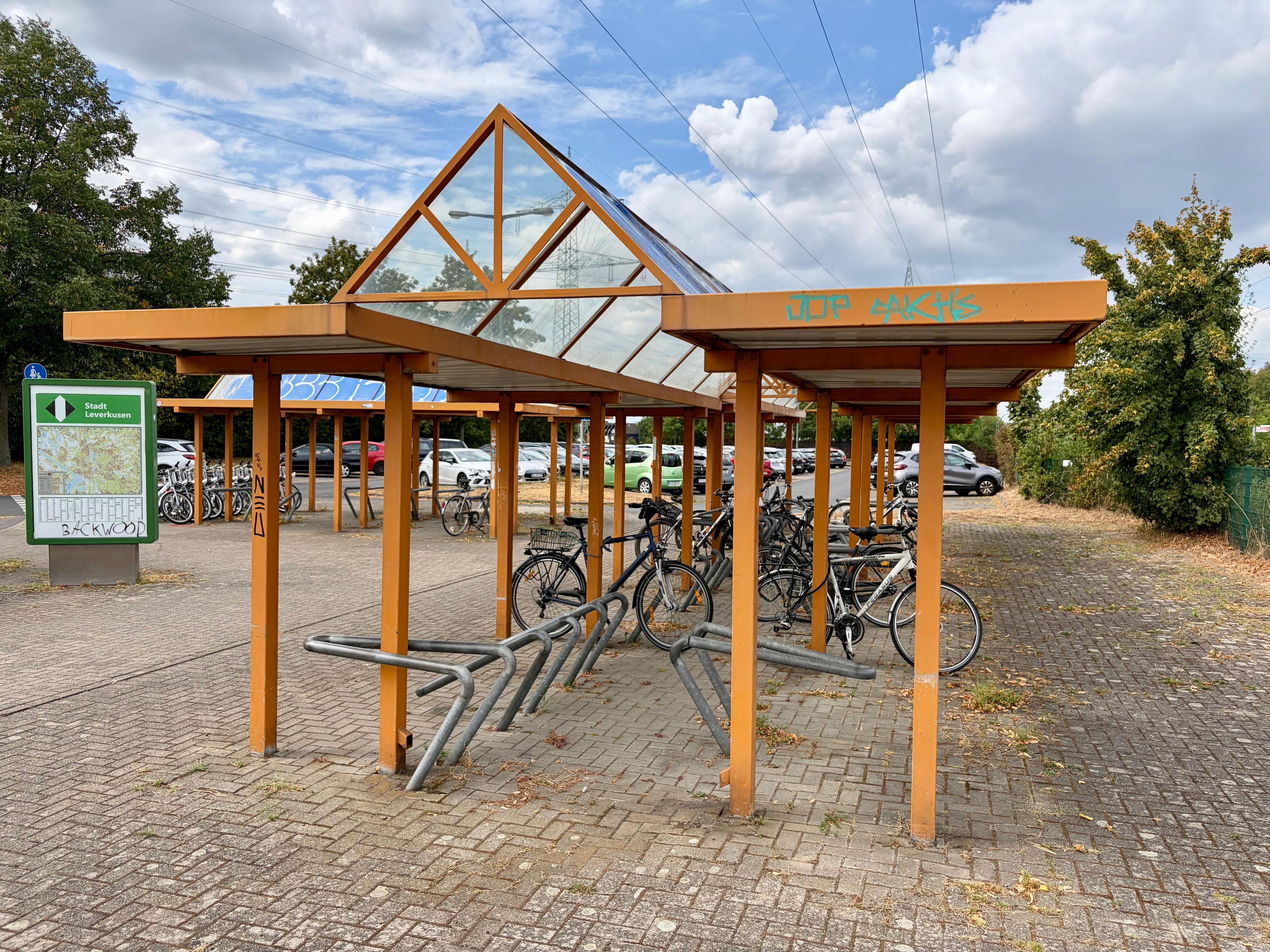 Fahrradabstellanlage an der S-Bahn-Station Rheindorf