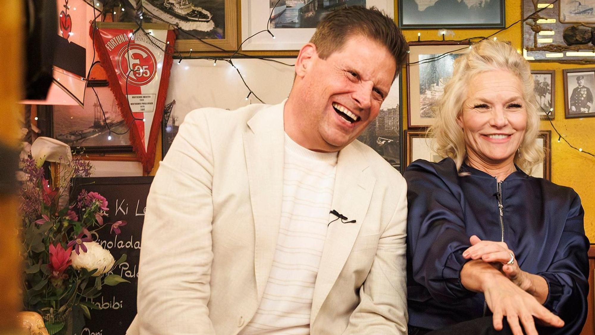 Beste Laune trotz - ehemaliger - dunkler Zeiten: Jan Ullrich zeigte sich bei „Inas Nacht“ gegenüber Gastgeberin Ina Müller aufgeräumt, sympathisch und vor allem ehrlich: „Doping hat mich gekillt.“ (Bild: NDR/ARD/Morris Mac Matzen)