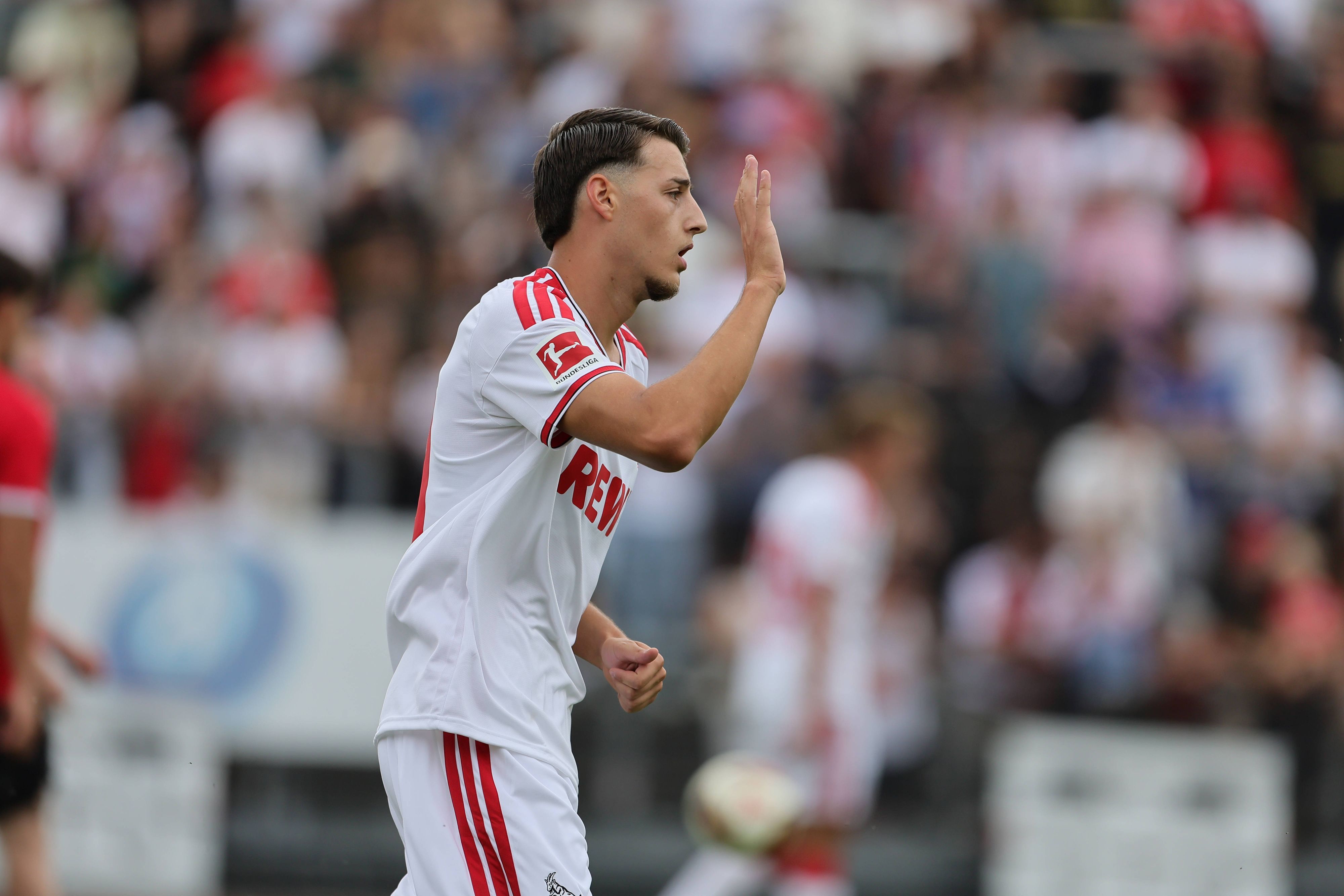 Malek El Mala reagiert nach einem Tor im Testspiel.