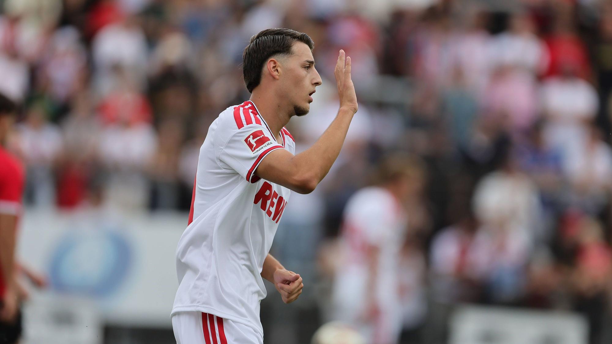 Malek El Mala reagiert nach einem Tor im Testspiel.