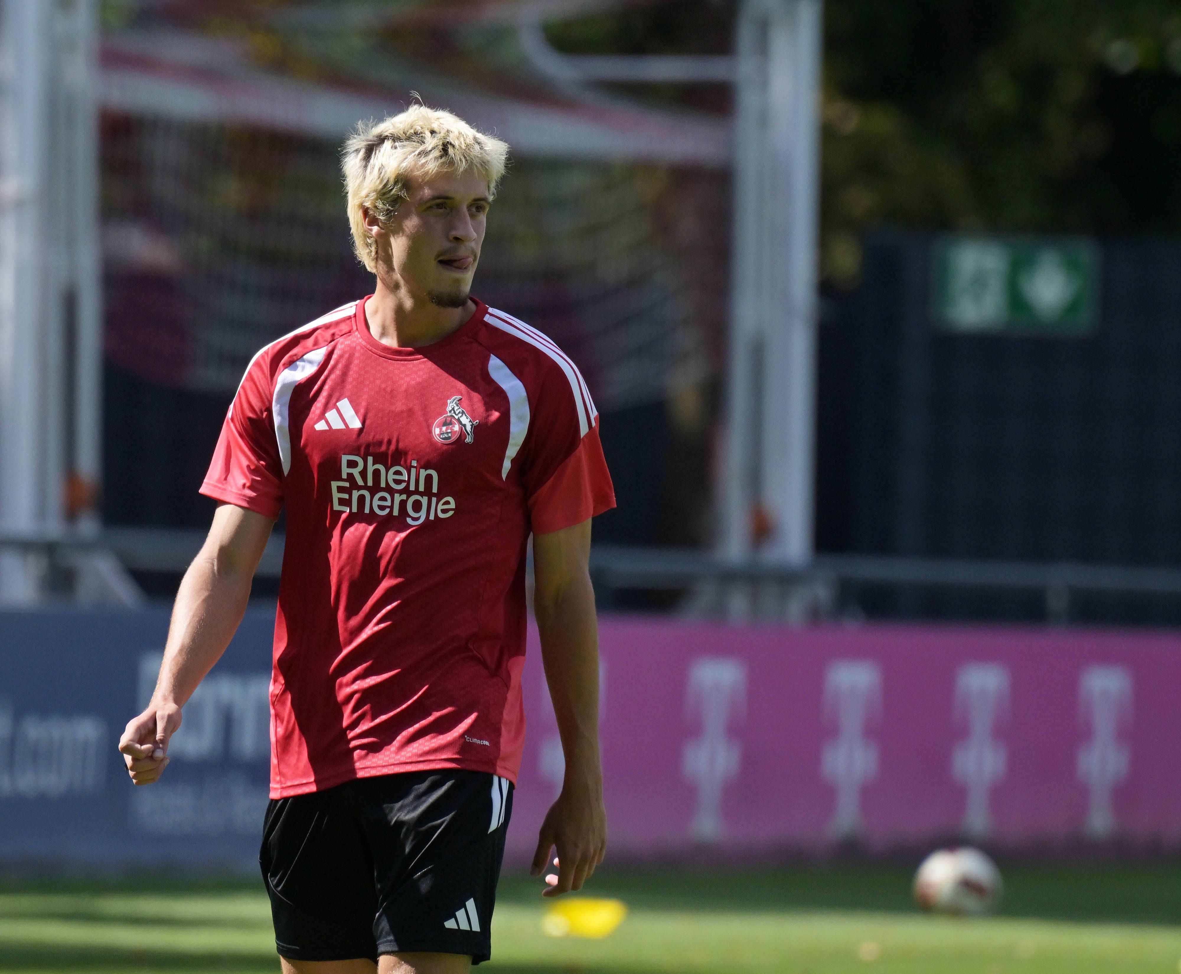 Gil Neves, im Training beim 1. FC Köln. Der Profi gilt als großes Mittelfeldtalent.