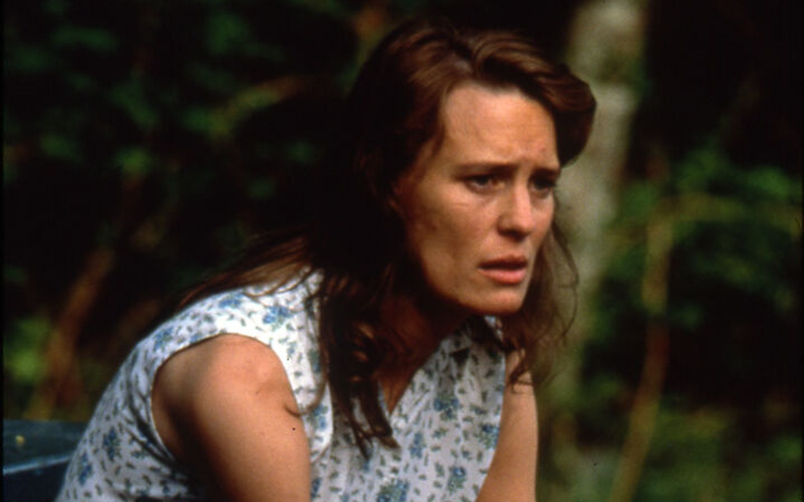 In der Kellnerin Lori (Robin Wright) findet der einsame Detective Jerry Black nach langer Zeit wieder eine Frau, der er sich nahe fühlt.  (Bild: Studio Canal/Vuelta Entertainment GmbH)