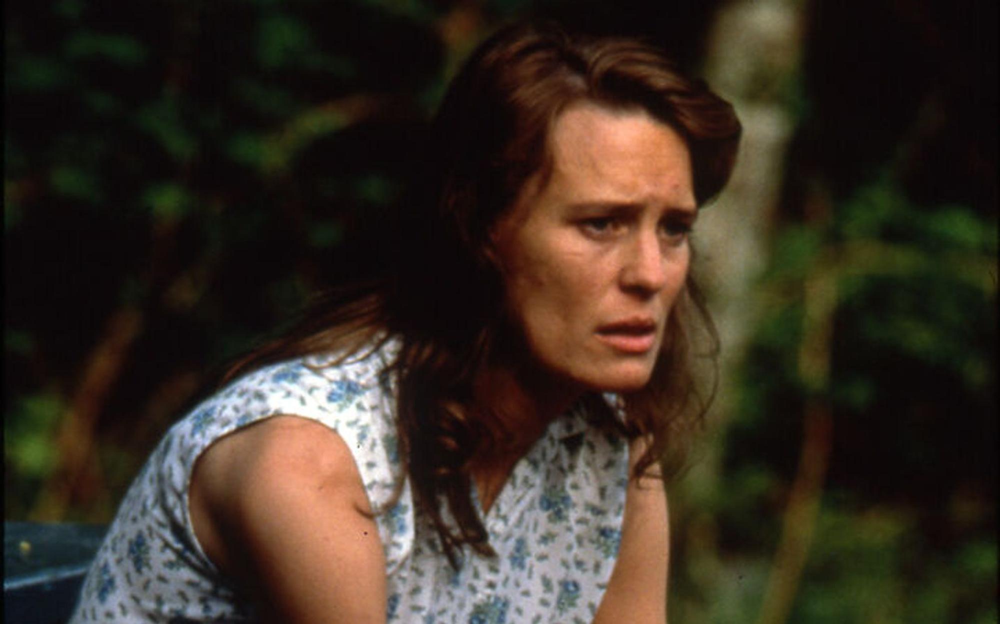 In der Kellnerin Lori (Robin Wright) findet der einsame Detective Jerry Black nach langer Zeit wieder eine Frau, der er sich nahe fühlt. (Bild: Studio Canal/Vuelta Entertainment GmbH)