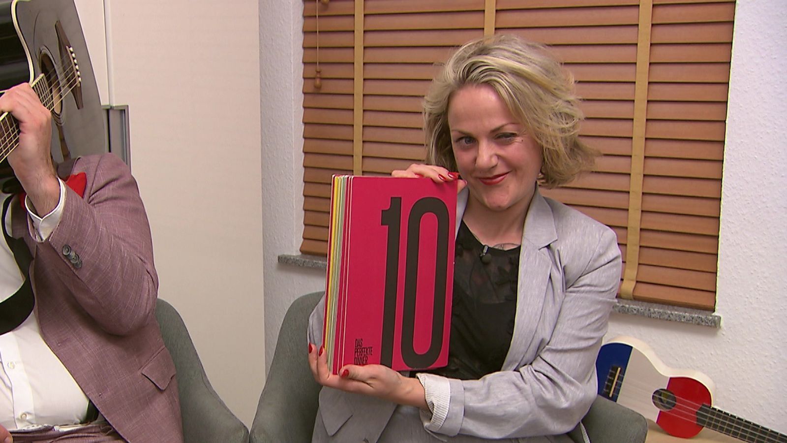 Von Shirin bekommt Tobi für sein perfektes Dinner 10 Punkte.
 (Bild: RTL)