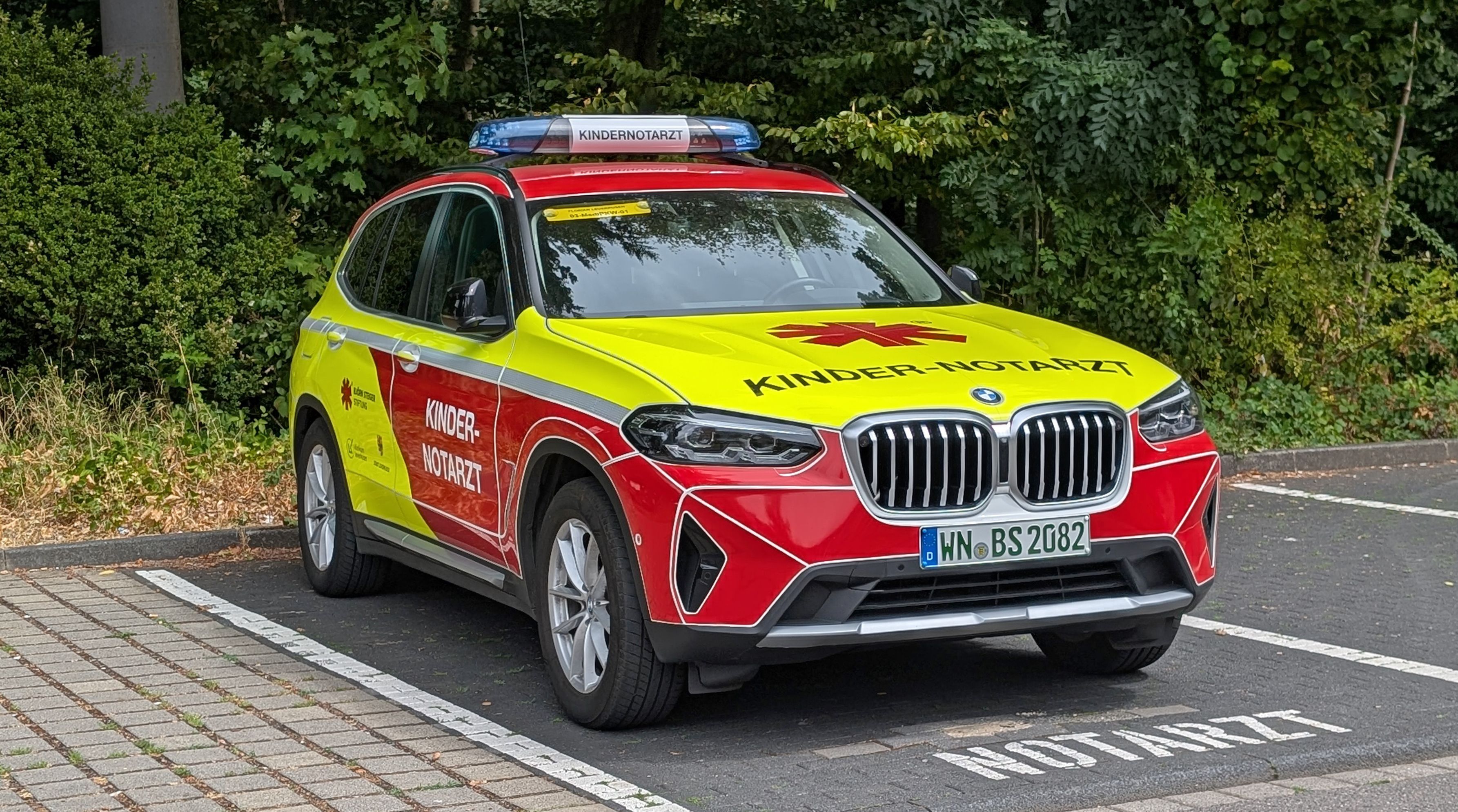Kindernotarzt-Wagen am Klinikum Leverkusen