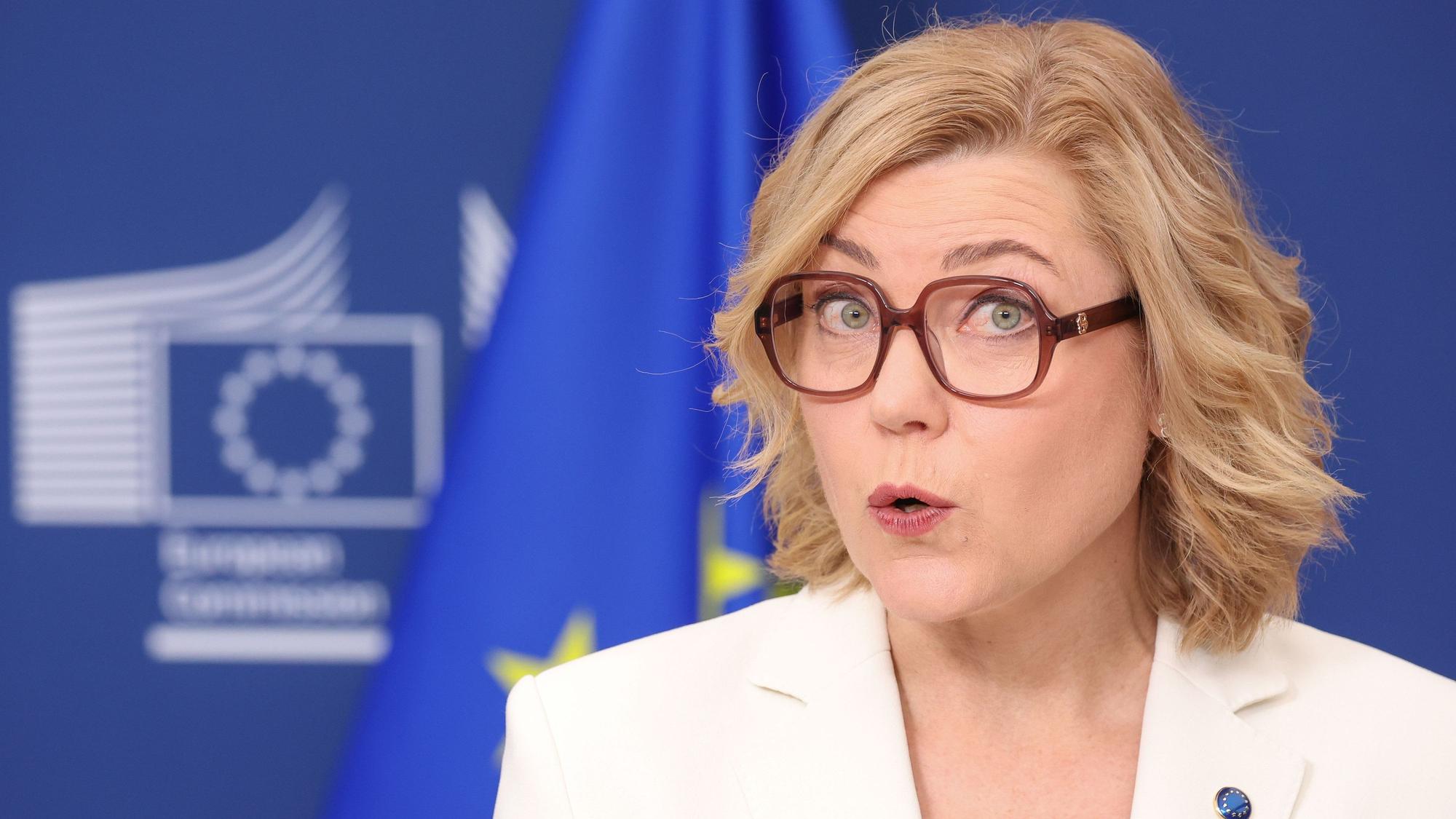 Henna Maria Virkkunen, EU-Kommissarin für technische Souveränität, Sicherheit und Demokratie, spricht während einer Pressekonferenz im EU-Hauptquartier. (Archivbild)