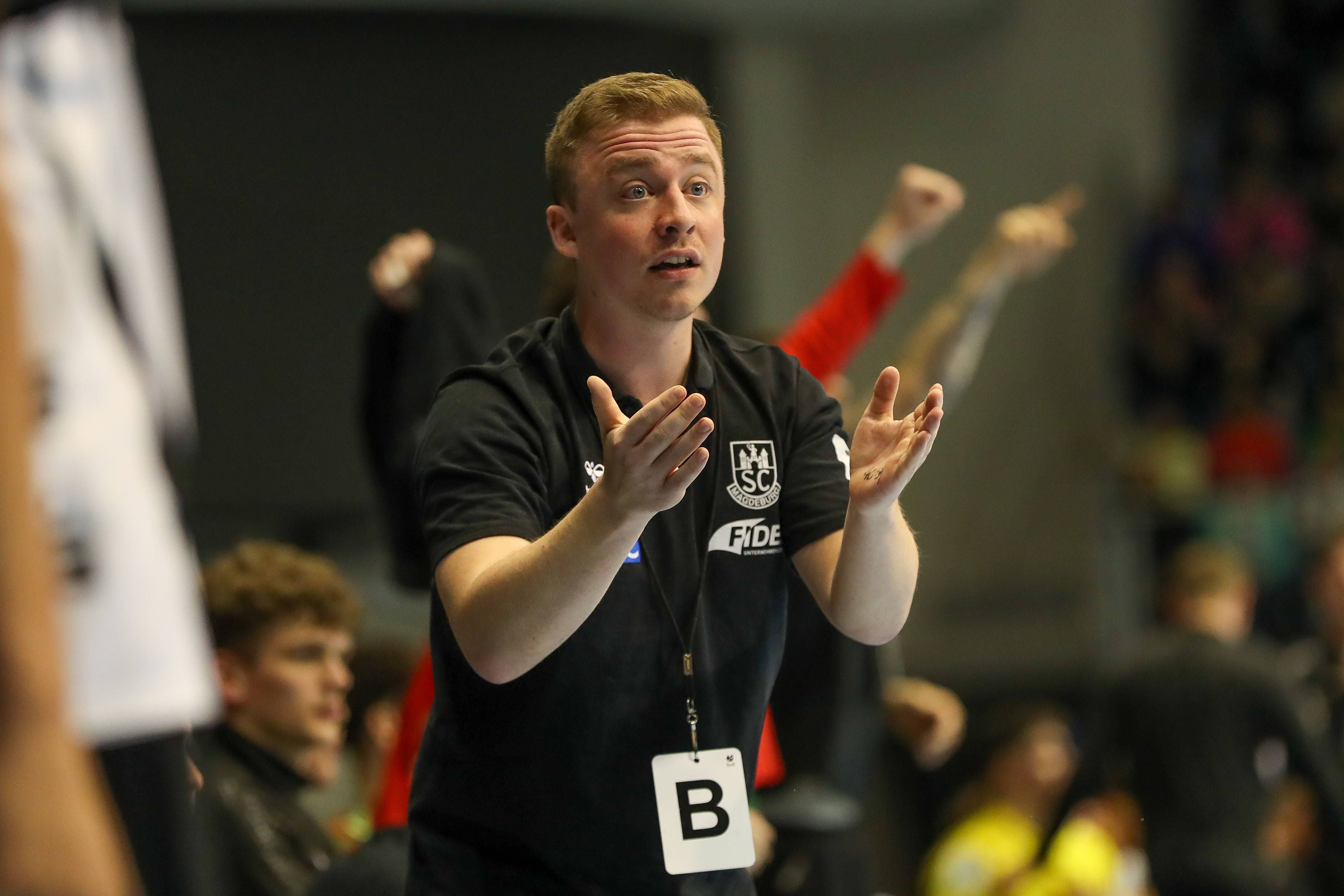 08.05.2026, xgox, Handball - A-Junioren-Bundesliga Finale SC Magdeburg - THW Kiel v.l. Aaron Hahn Magdeburg, Trainer Reklamiert, beschwert sich, schimpft Magdeburg *** 08 05 2026, xgox, Handball A Junior Bundesliga Final SC Magdeburg THW Kiel v l Aaron Hahn Magdeburg, Coach Complains, complains, scolds Magdeburg