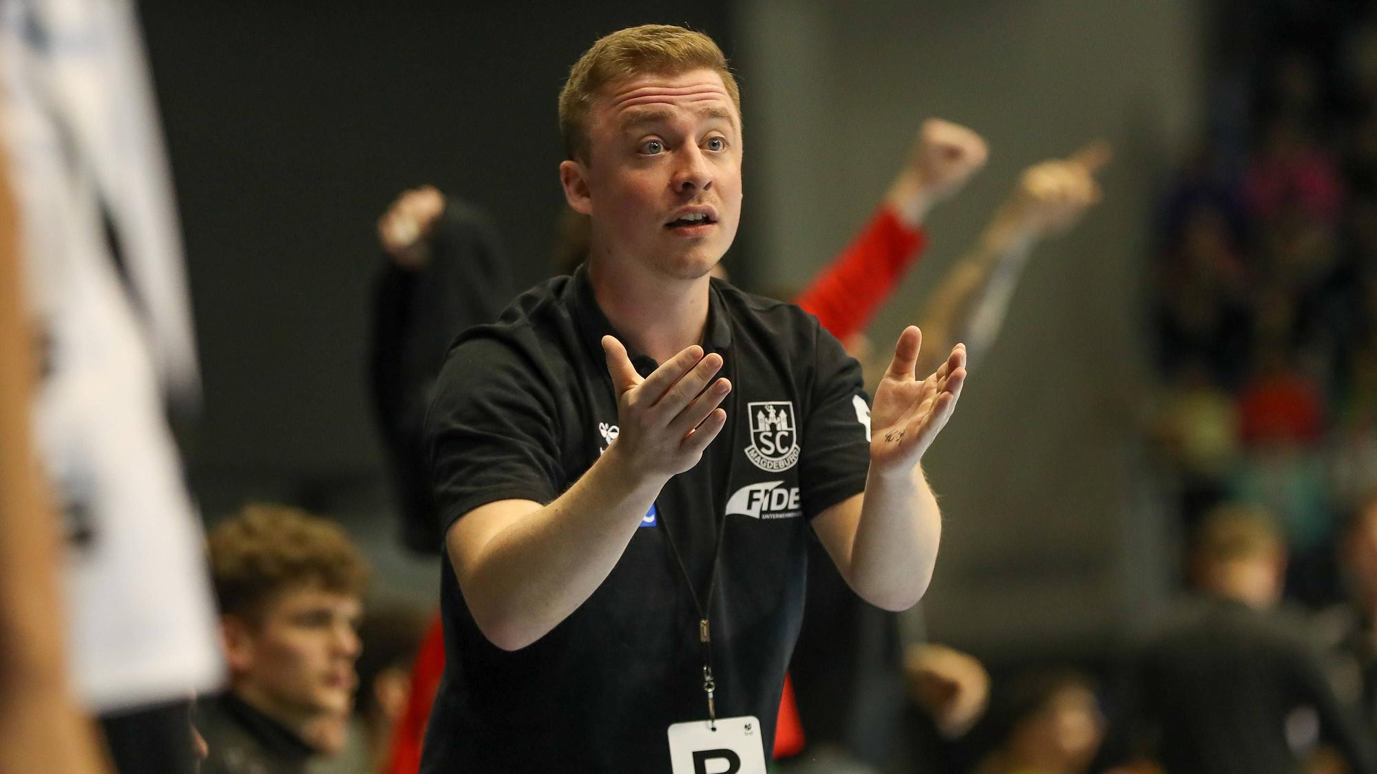08.05.2026, xgox, Handball - A-Junioren-Bundesliga Finale SC Magdeburg - THW Kiel v.l. Aaron Hahn Magdeburg, Trainer Reklamiert, beschwert sich, schimpft Magdeburg *** 08 05 2026, xgox, Handball A Junior Bundesliga Final SC Magdeburg THW Kiel v l Aaron Hahn Magdeburg, Coach Complains, complains, scolds Magdeburg