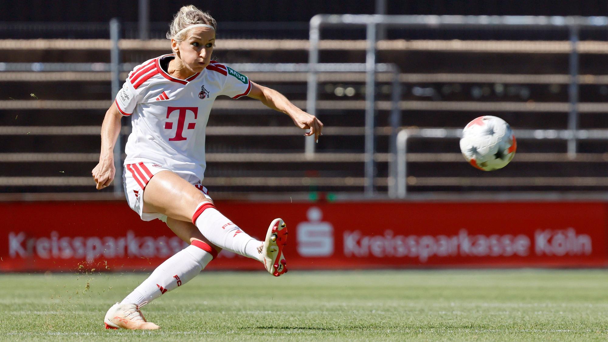Fußballspielerin Kathrin Kathy Hendrich Abwehr beim Testspiel zwischen der 1. Frauen-Mannschaft des 1. FC Köln und dem FC Twente Enschede NED im Franz-Kremer-Stadion. Endstand 5:1 Köln, 08.08.2026 NRW Deutschland *** Soccer player Kathrin Kathy Hendrich, defender, during the friendly match between the 1. FC Köln Women s Team and FC Twente Enschede NED at Franz Kremer Stadium. Final score: 51 for Köln, August 8, 2026, North Rhine-Westphalia, Germany Copyright: xChristophxHardtx