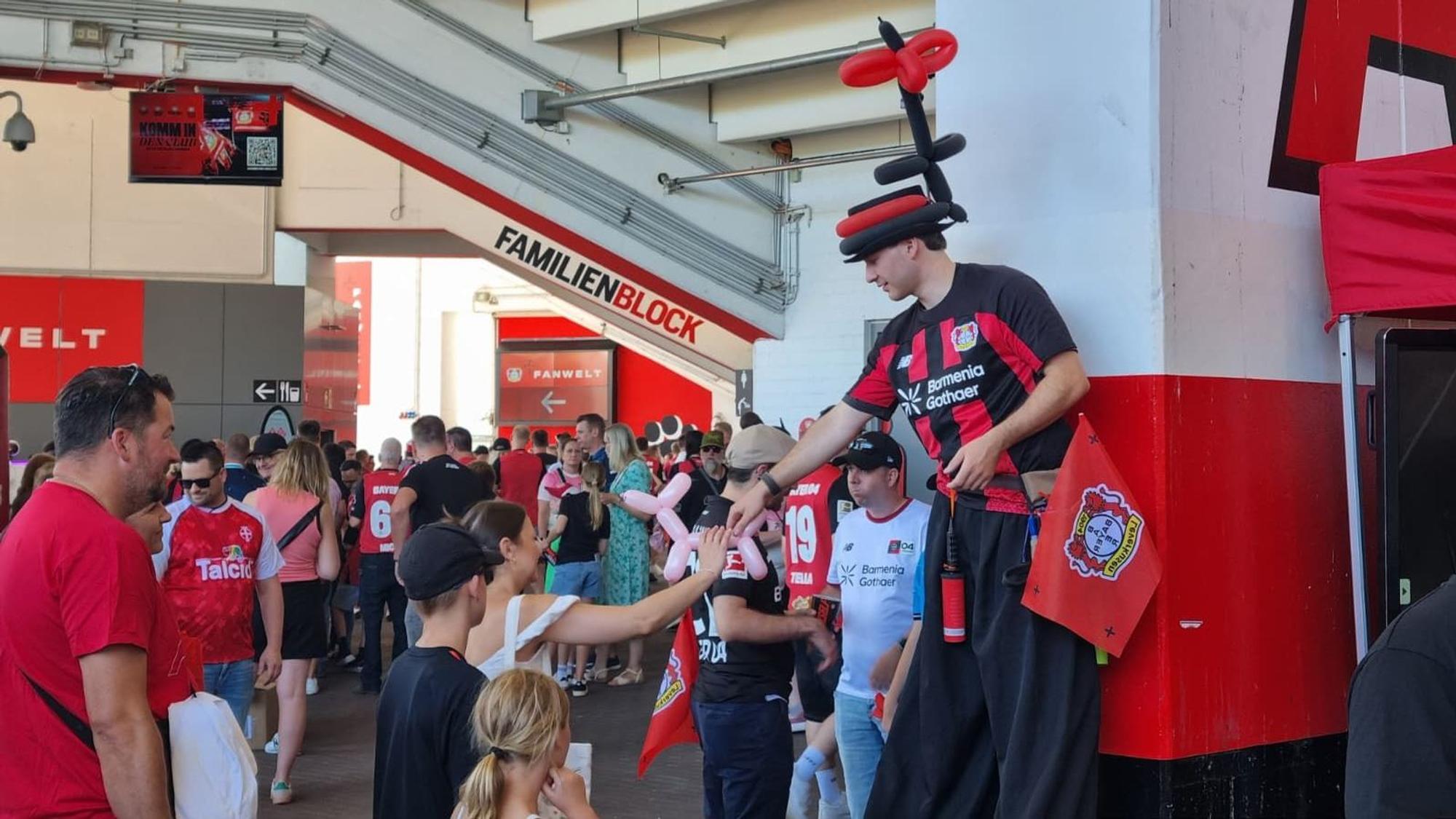 Die kleinsten Fans konnten sich aus Luftballons verschiedene Motive basteln lassen.