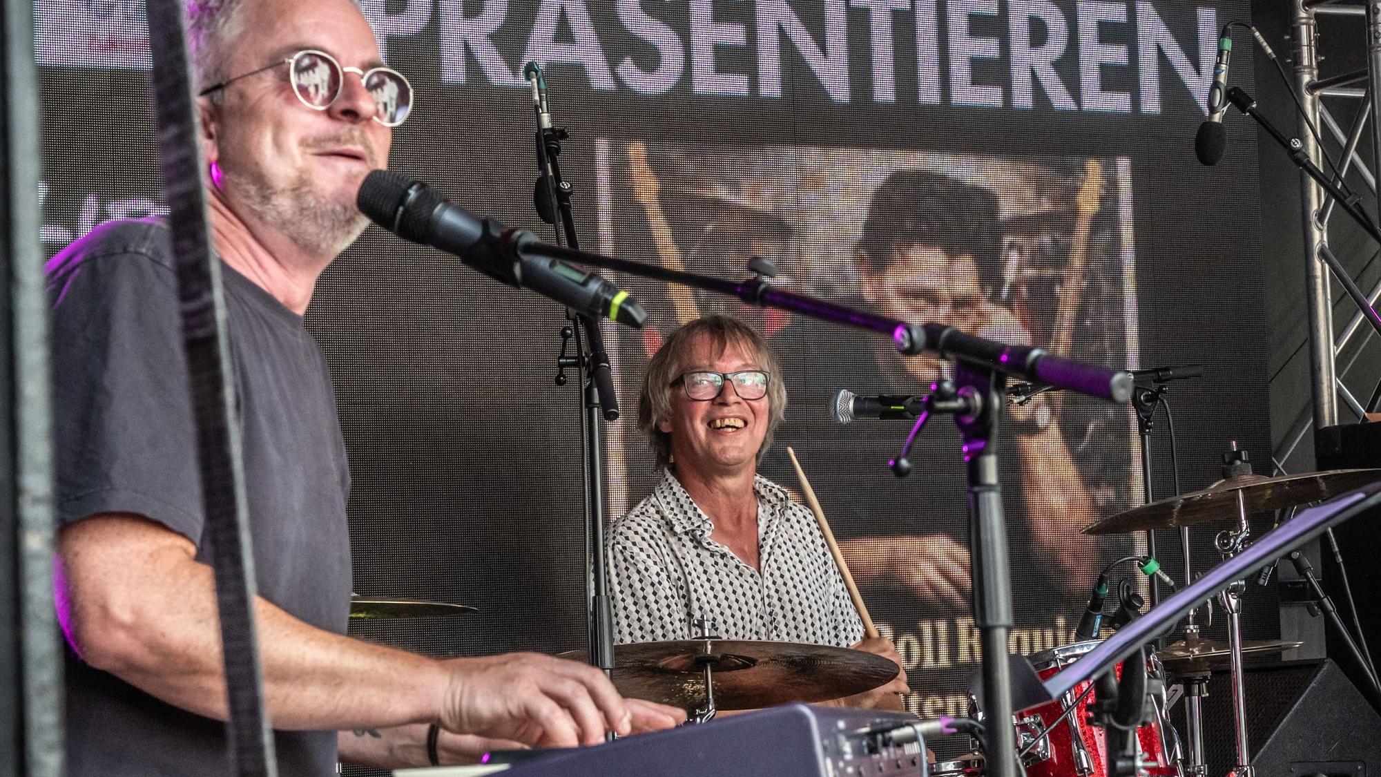 Streetlife: .Tobias Sauter, am schlagzeug Wolly Düse, Gedenkkonzert für Rainer Heide. Bild: Ralf Krieger