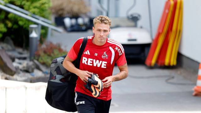 Fußballspieler Sebastian Sebulonsen Abwehr beim öffentlichen Training des 1. FC Köln am Geißbockheim. Köln, 06.08.2026 DFL/DFB REGULATIONS PROHIBIT ANY USE OF PHOTOGRAPHS as IMAGE SEQUENCES and/or QUASI-VIDEO NRW Deutschland *** Soccer player Sebastian Sebulonsen on defense during 1. FC Köln s public training session at Geißbockheim in Cologne, August 6, 2026. DFL and DFB regulations prohibit any use of photographs as image sequences and/or quasi-video. NRW, Germany Copyright: xChristophxHardtx