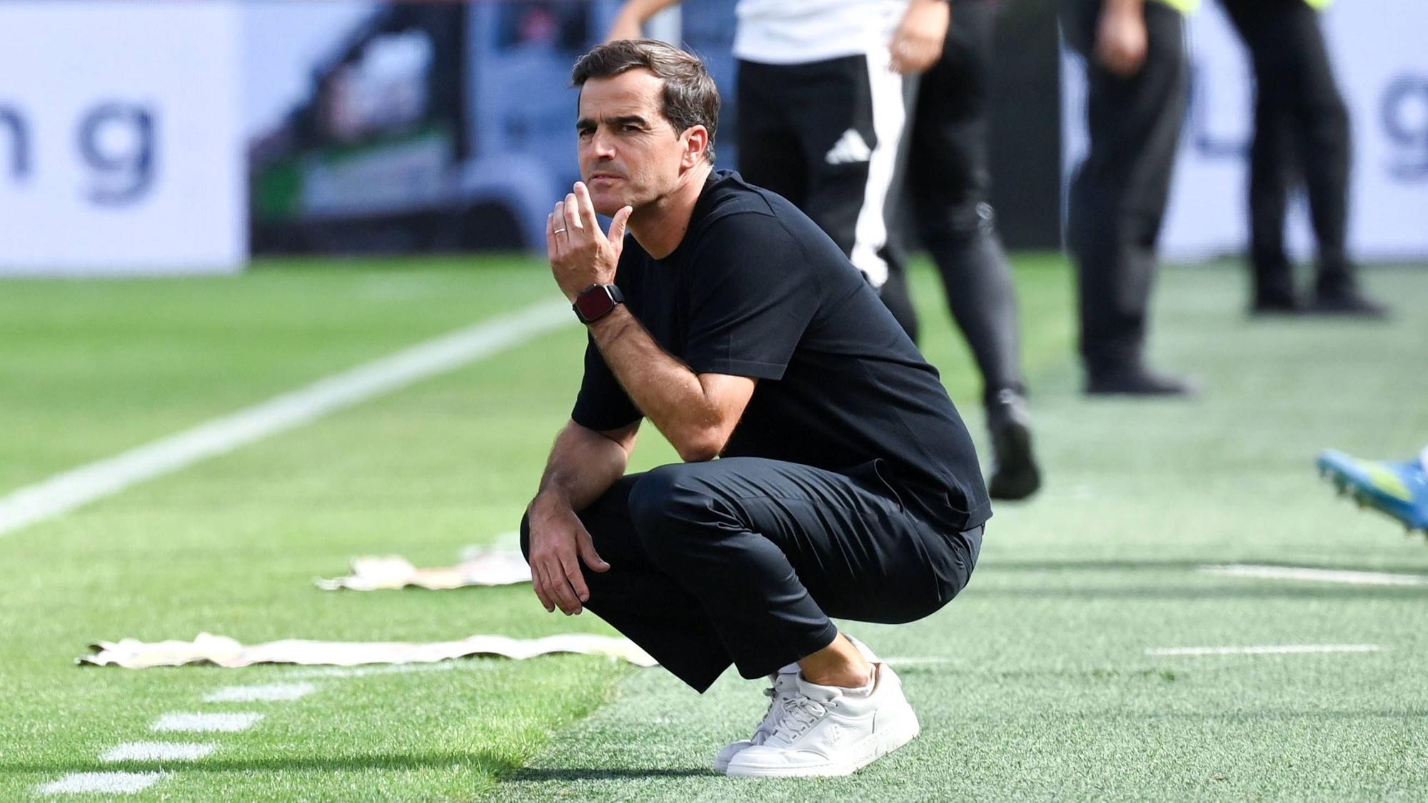 Trainer Carles Martinez Bayer 04 Leverkusen 08.08.2026, Fussball 1. Bundesliga, Saison 2026/2027, Testspiel, Bayer 04 Leverkusen - FC Sevilla 2:1 Leverkusen BayArena Nordrhein Westfalen Deutschland *** Coach Carles Martinez, Bayer 04 Leverkusen, August 8, 2026, Soccer, Bundesliga 1, 20262027 Season, Friendly Match, Bayer 04 Leverkusen vs. Sevilla FC, 21, Leverkusen, BayArena, North Rhine-Westphalia, Germany Team2